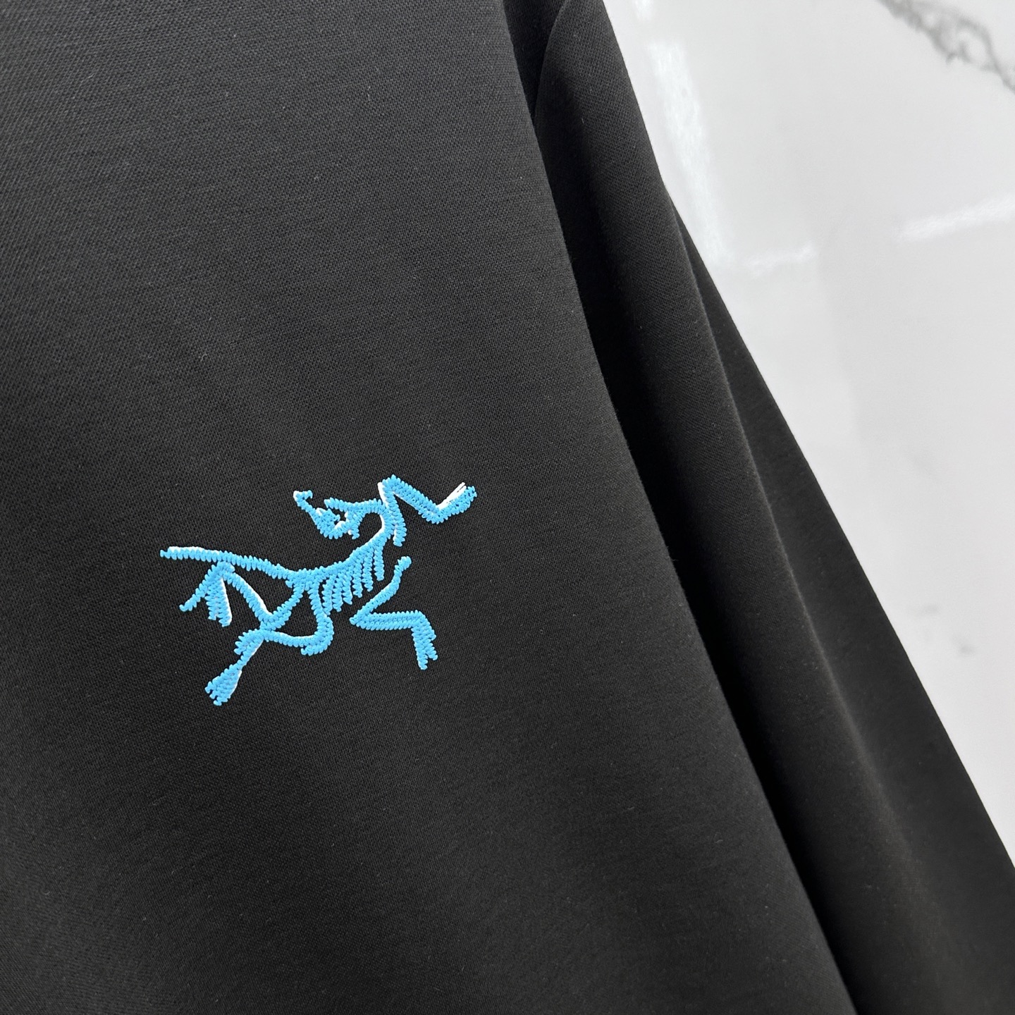  🆕ARCTERYX始祖鸟 2025SS秋季新款棉质长袖 T 恤，以当季色调传递典雅韵味，成就日常搭配佳