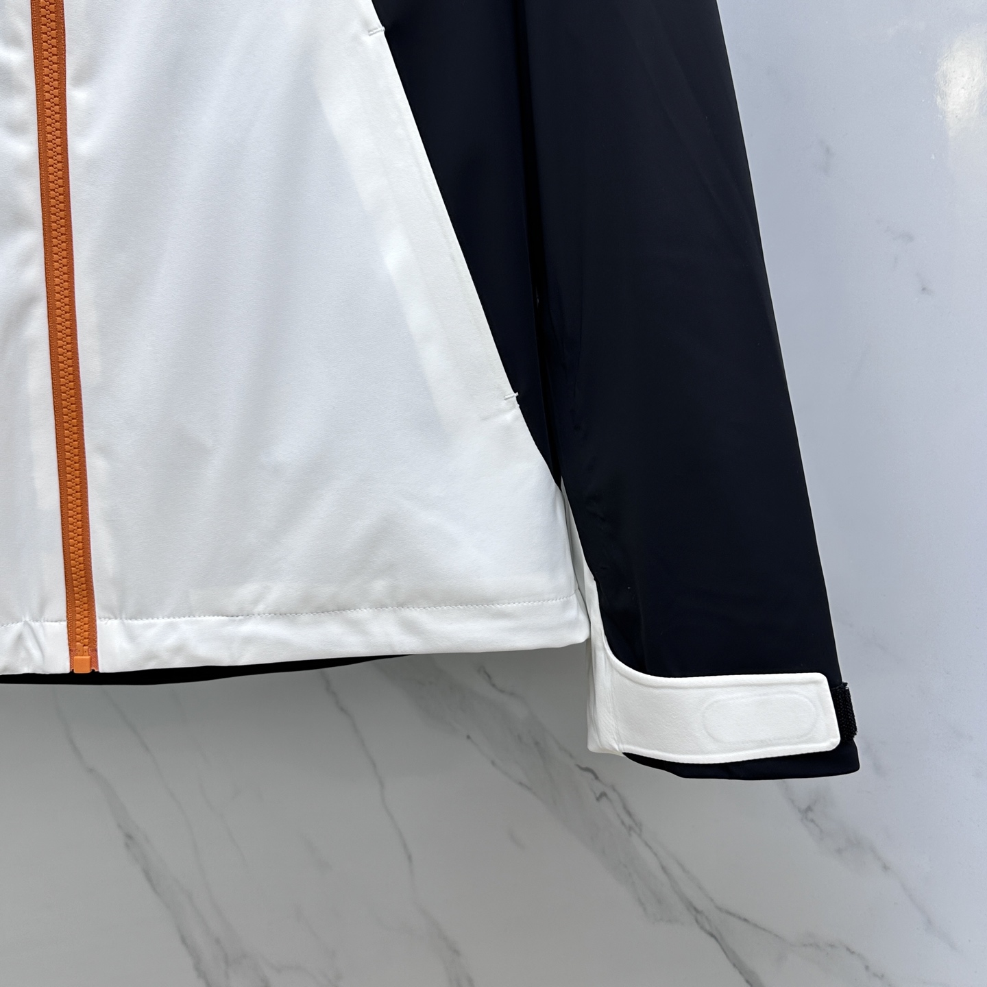 。 🆕1V*路易威登 2025ss早秋新款发布加棉连帽风衣外套， 秋季爆款外套，穿上就是舒适自在又显瘦的