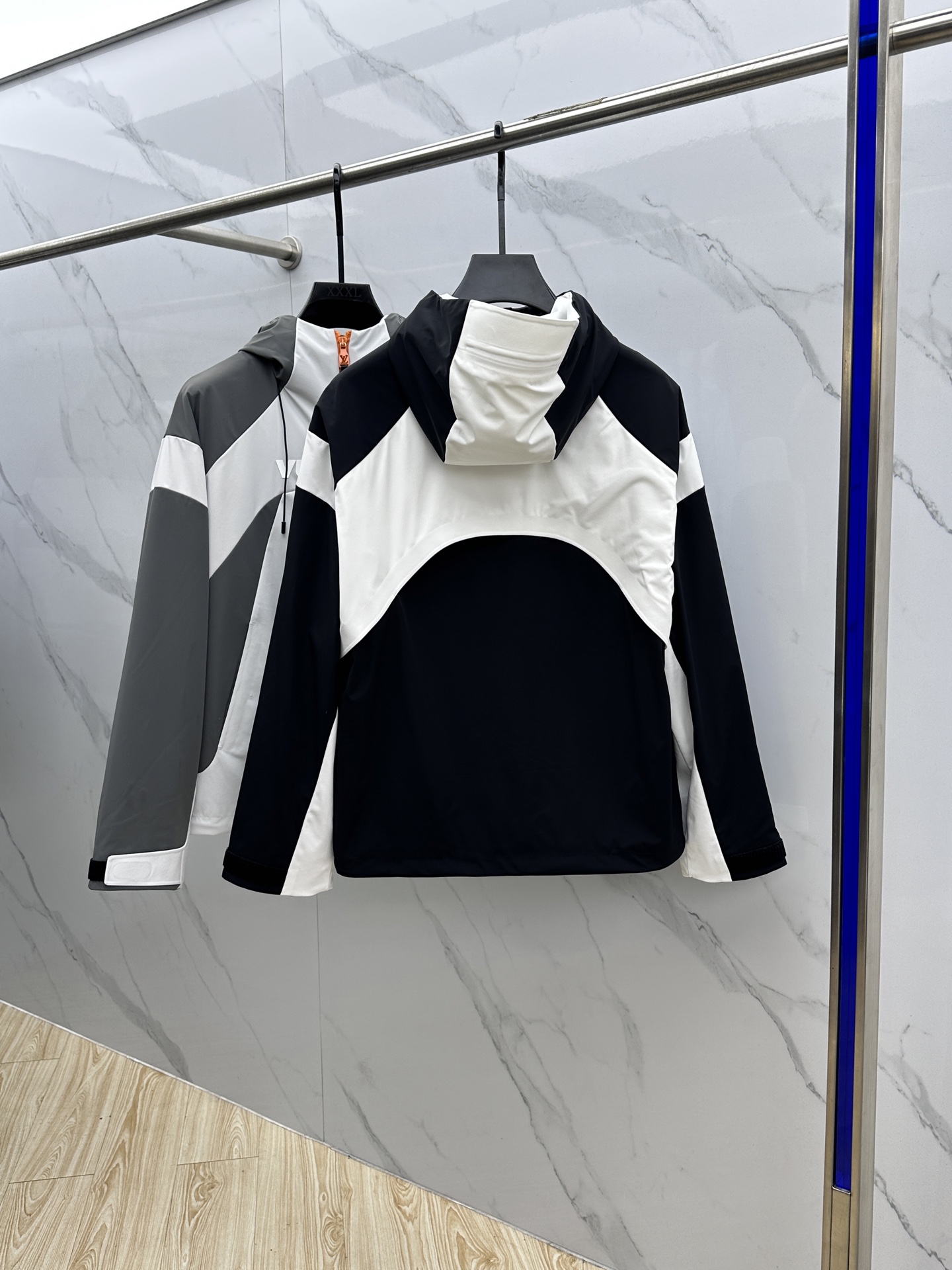 。 🆕1V*路易威登 2025ss早秋新款发布加棉连帽风衣外套， 秋季爆款外套，穿上就是舒适自在又显瘦的