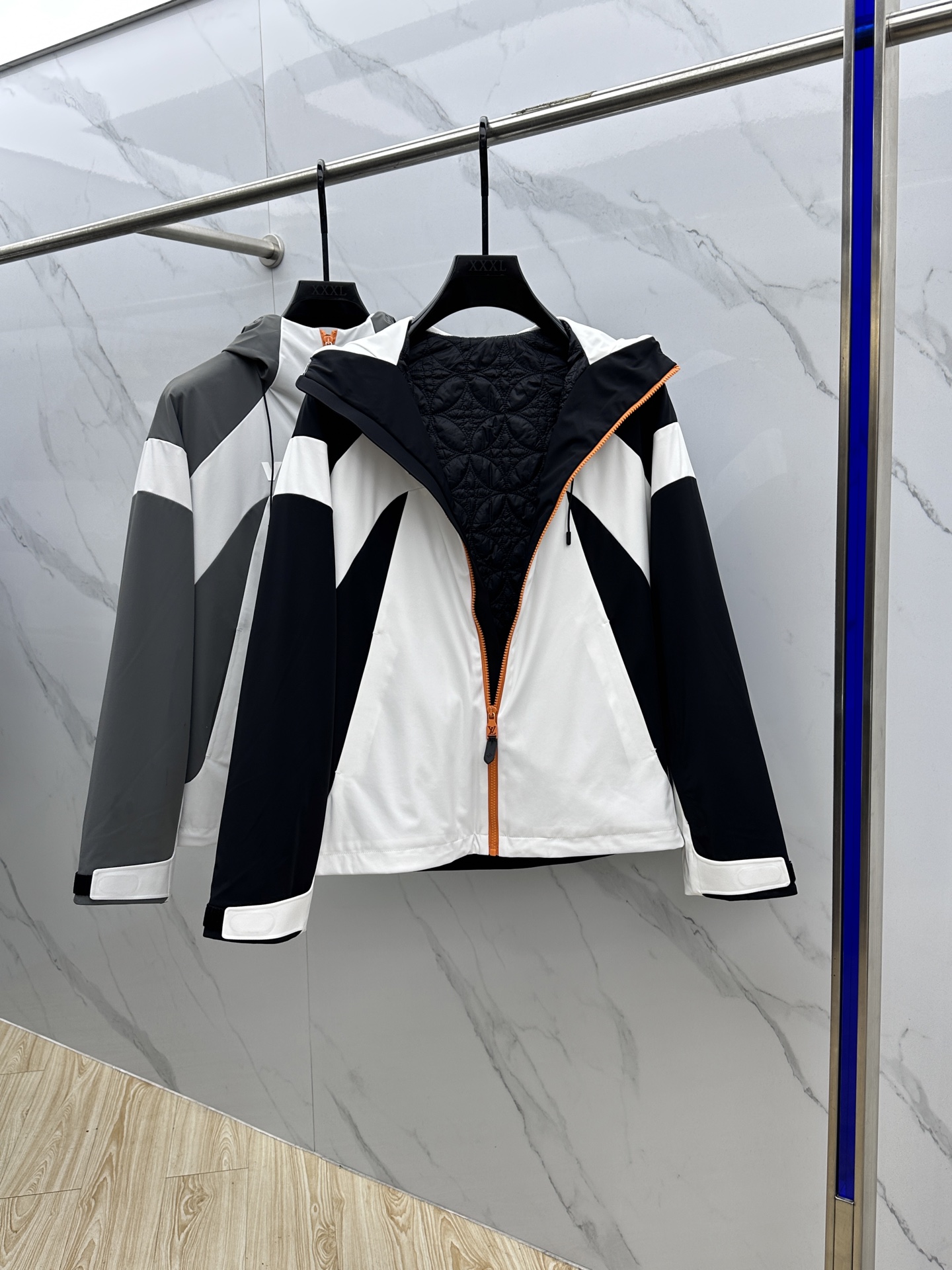 。 🆕1V*路易威登 2025ss早秋新款发布加棉连帽风衣外套， 秋季爆款外套，穿上就是舒适自在又显瘦的