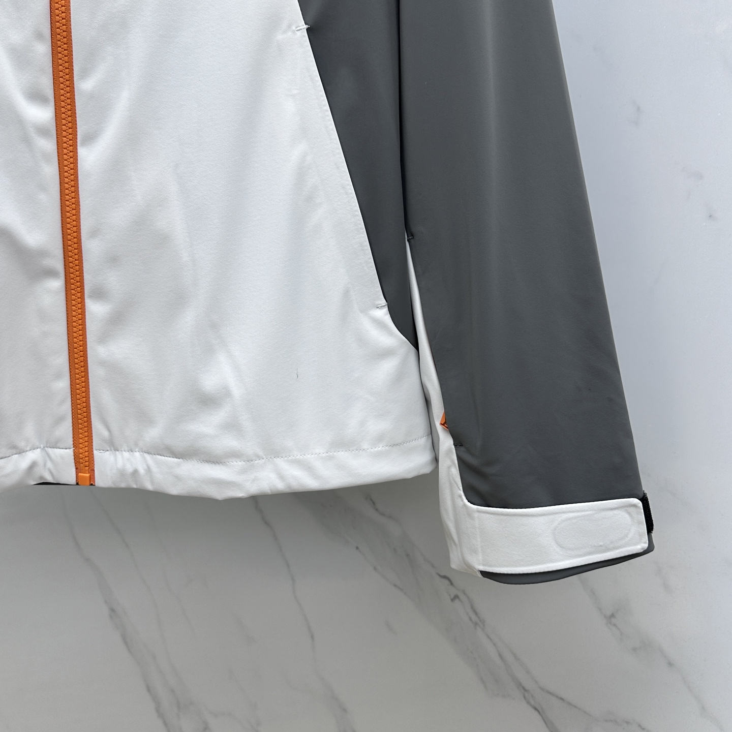 。 🆕1V*路易威登 2025ss早秋新款发布加棉连帽风衣外套， 秋季爆款外套，穿上就是舒适自在又显瘦的