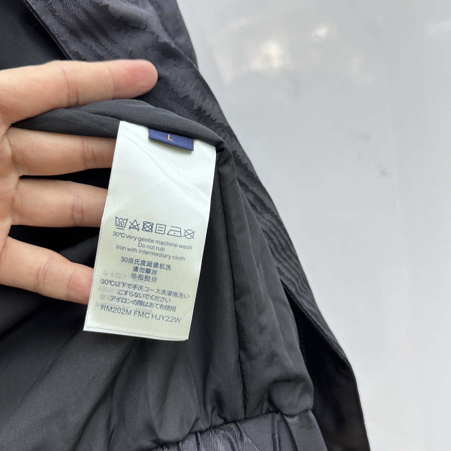 🆕1V*路易威登 25秋冬新款提花防风夹克，本款防风夹克以提花工艺凝聚当季LVMoiré图案，与Mono