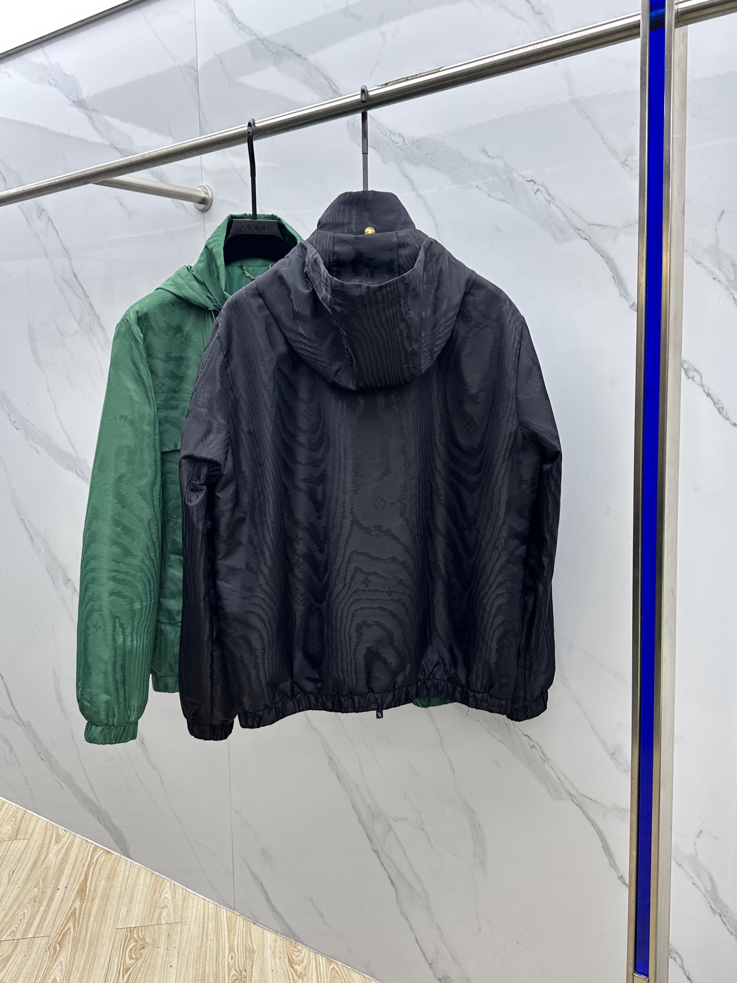 🆕1V*路易威登 25秋冬新款提花防风夹克，本款防风夹克以提花工艺凝聚当季LVMoiré图案，与Mono