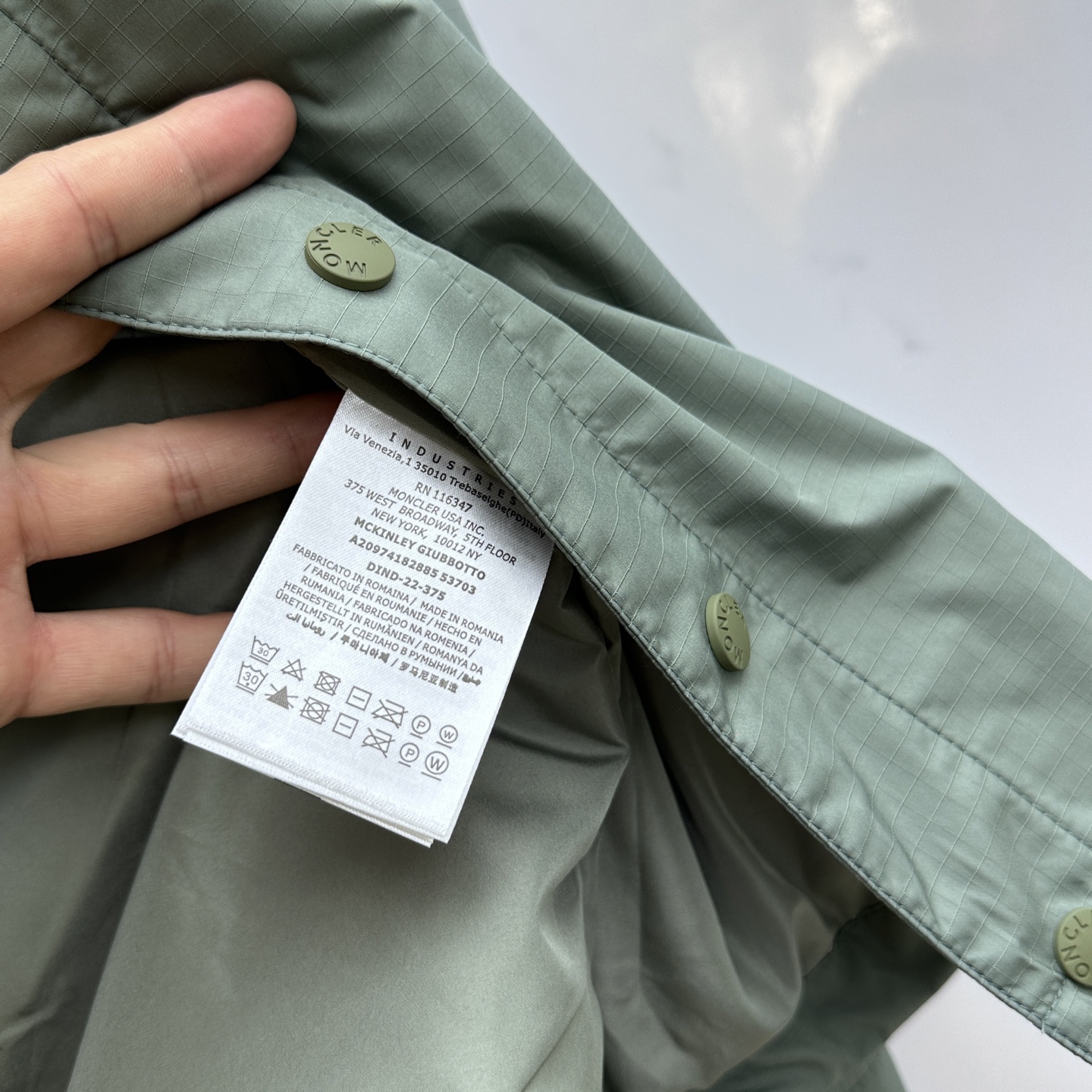 🆕Mon蒙口 25FW秋冬最新式可轻松应对都市和山区环境。采用结实面料制成，轻盈耐久，同时提供功能性保护