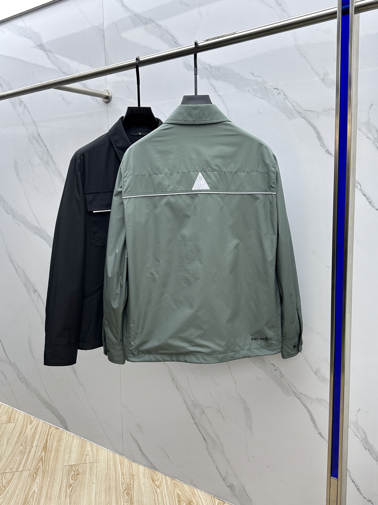 🆕Mon蒙口 25FW秋冬最新式可轻松应对都市和山区环境。采用结实面料制成，轻盈耐久，同时提供功能性保护