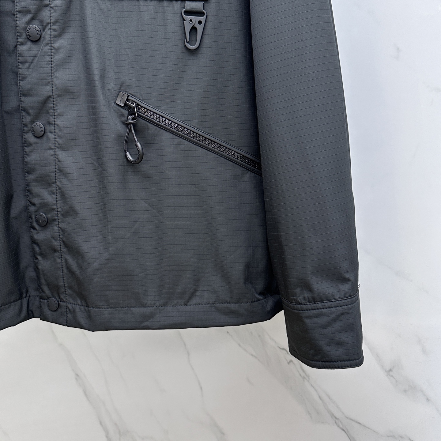 🆕Mon蒙口 25FW秋冬最新式可轻松应对都市和山区环境。采用结实面料制成，轻盈耐久，同时提供功能性保护