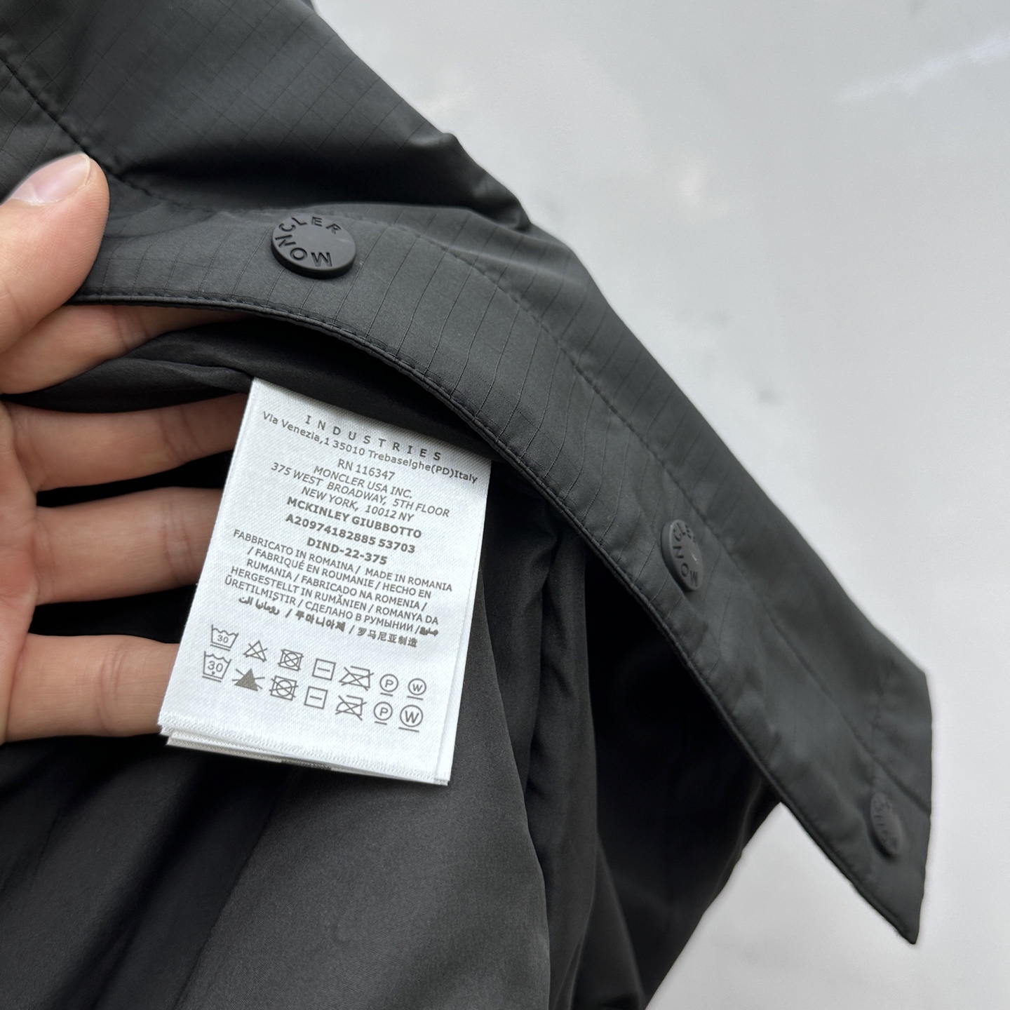 🆕Mon蒙口 25FW秋冬最新式可轻松应对都市和山区环境。采用结实面料制成，轻盈耐久，同时提供功能性保护