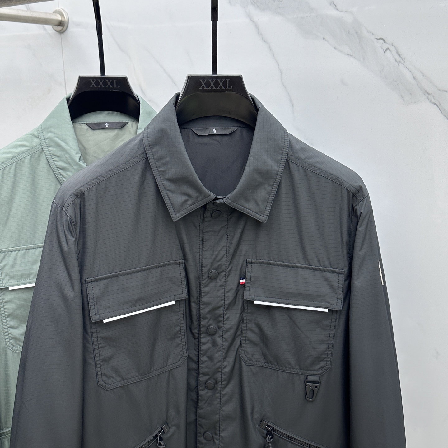 🆕Mon蒙口 25FW秋冬最新式可轻松应对都市和山区环境。采用结实面料制成，轻盈耐久，同时提供功能性保护