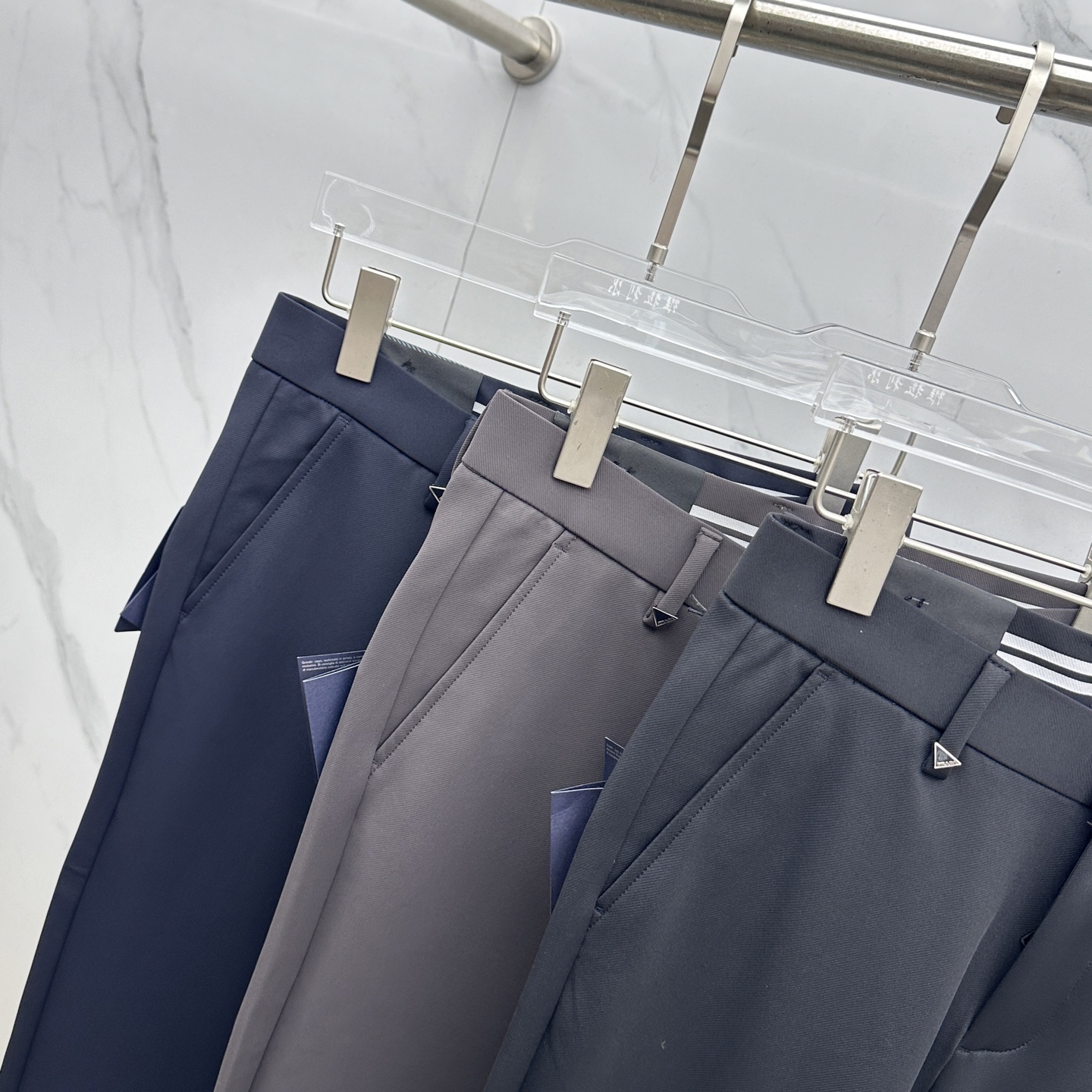 🆕Prada普拉达 2025早秋新品休闲裤西裤，官网同步发售，裤身工艺设计，进口客供辅料、面料定制，代工