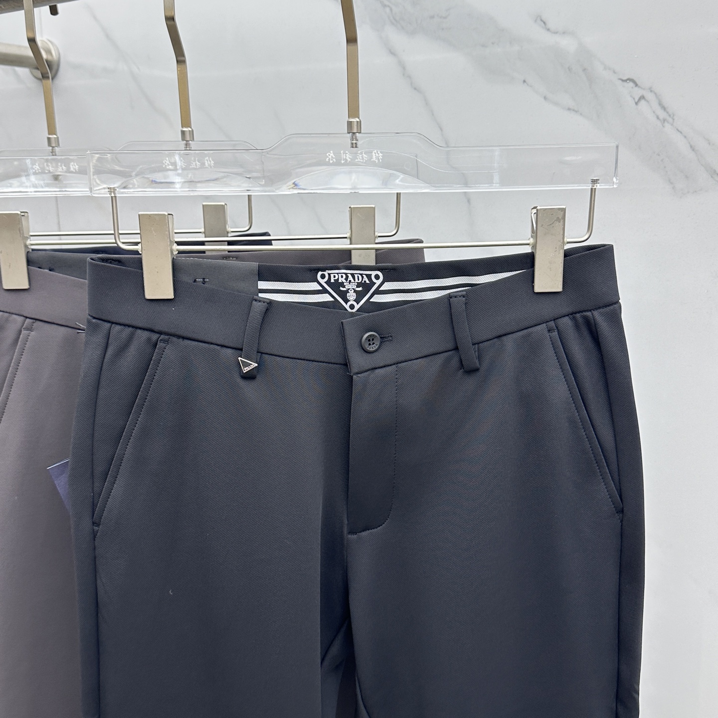 🆕Prada普拉达 2025早秋新品休闲裤西裤，官网同步发售，裤身工艺设计，进口客供辅料、面料定制，代工