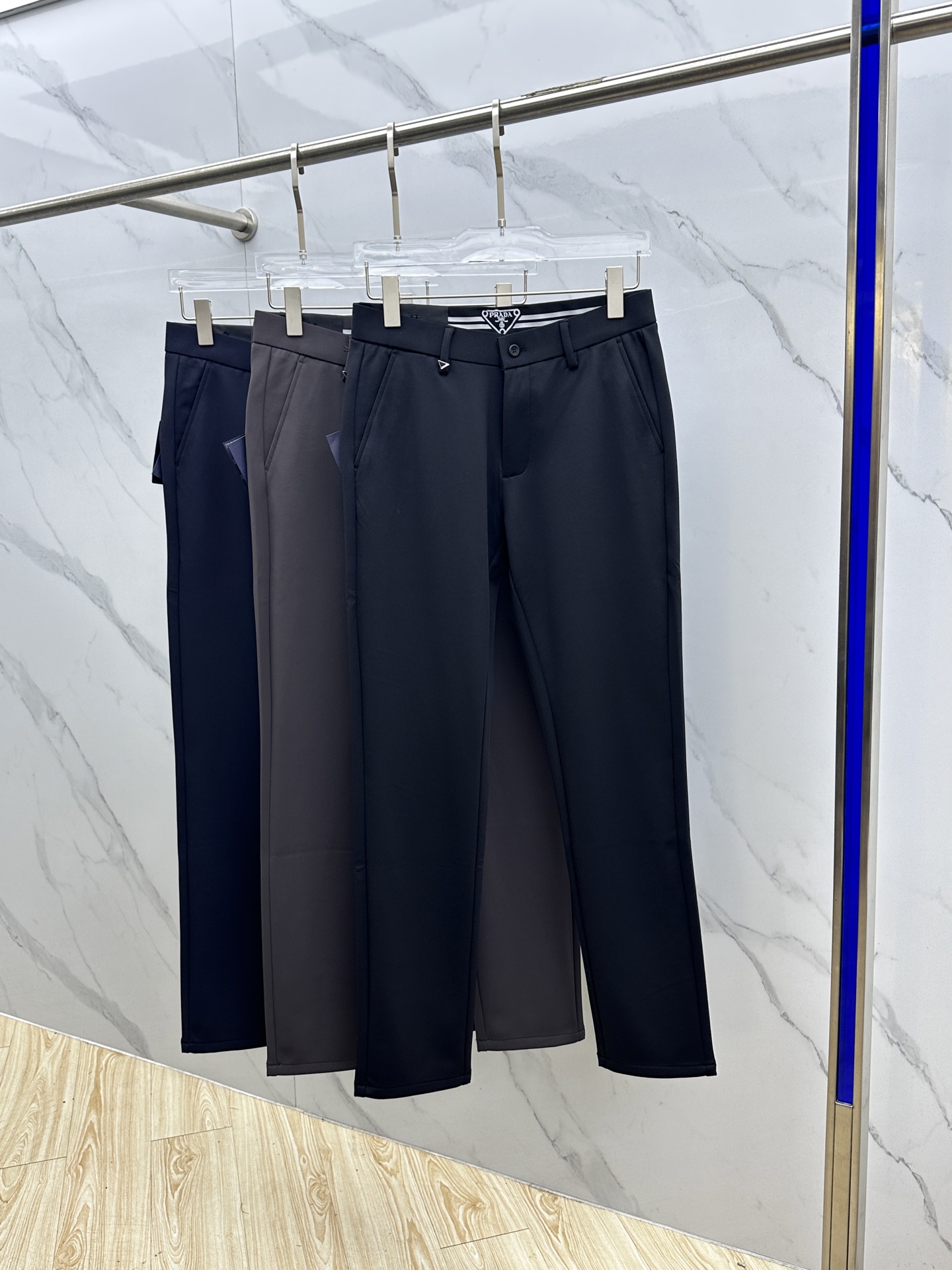 🆕Prada普拉达 2025早秋新品休闲裤西裤，官网同步发售，裤身工艺设计，进口客供辅料、面料定制，代工