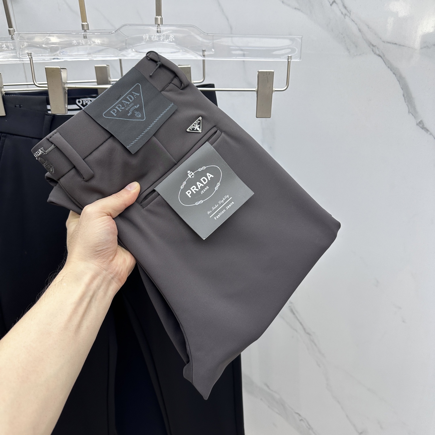 🆕Prada普拉达 2025早秋新品休闲裤西裤，官网同步发售，裤身工艺设计，进口客供辅料、面料定制，代工