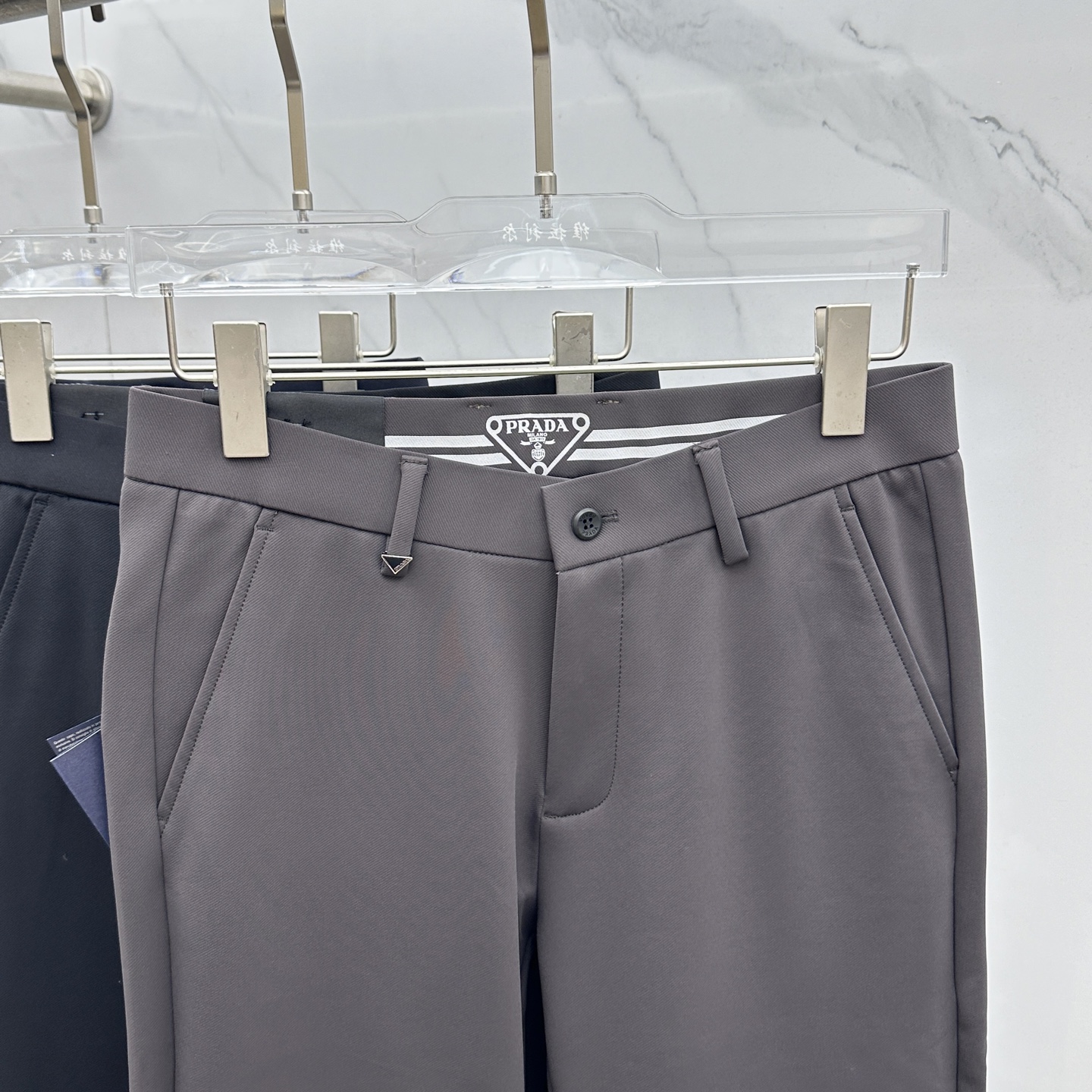 🆕Prada普拉达 2025早秋新品休闲裤西裤，官网同步发售，裤身工艺设计，进口客供辅料、面料定制，代工