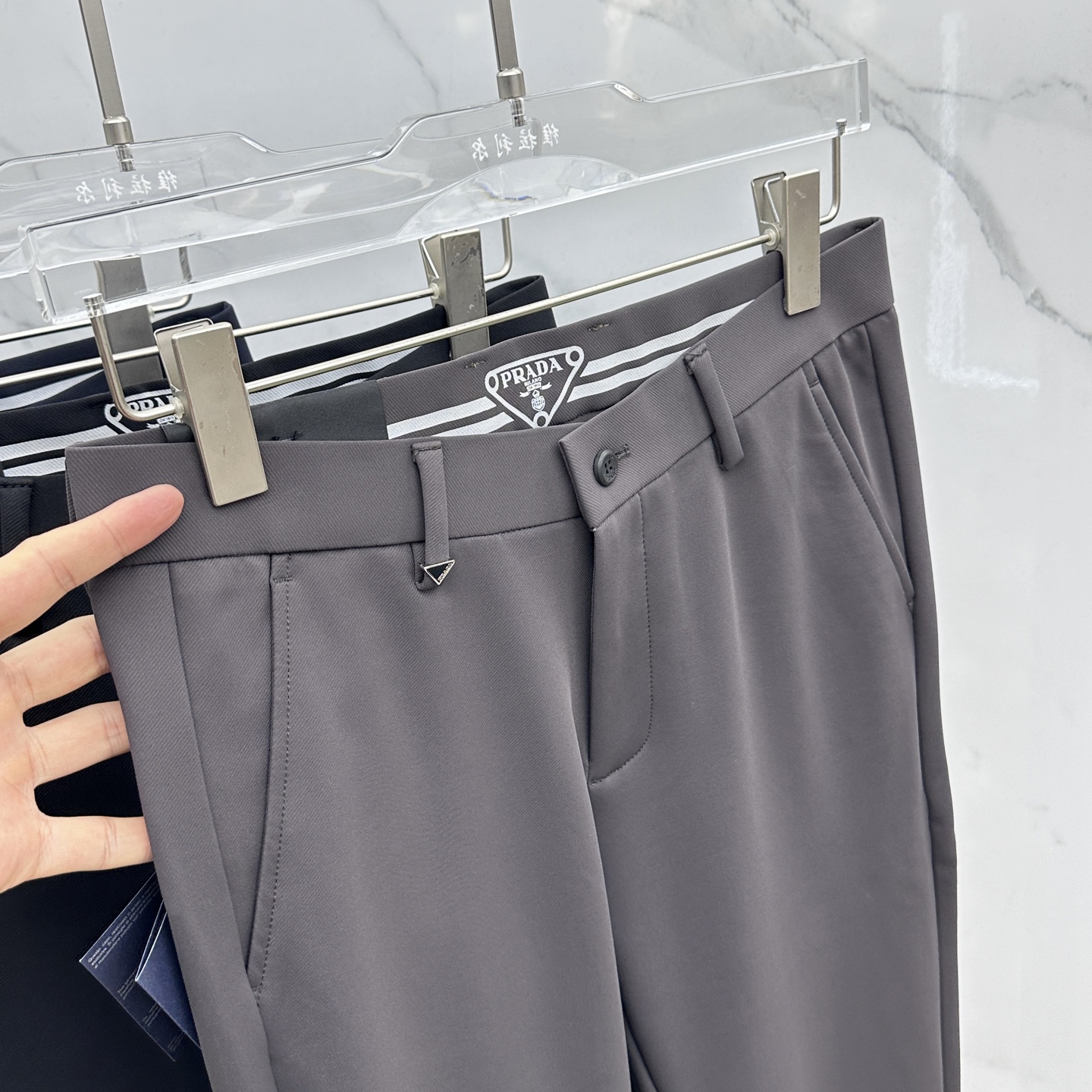 🆕Prada普拉达 2025早秋新品休闲裤西裤，官网同步发售，裤身工艺设计，进口客供辅料、面料定制，代工