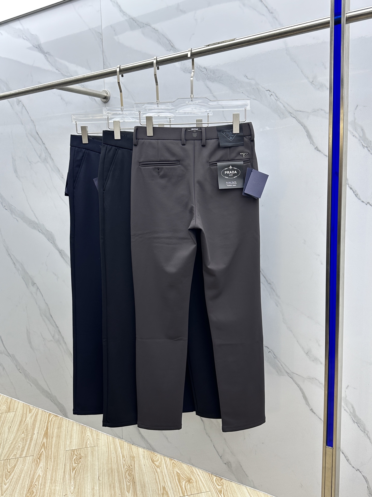 🆕Prada普拉达 2025早秋新品休闲裤西裤，官网同步发售，裤身工艺设计，进口客供辅料、面料定制，代工