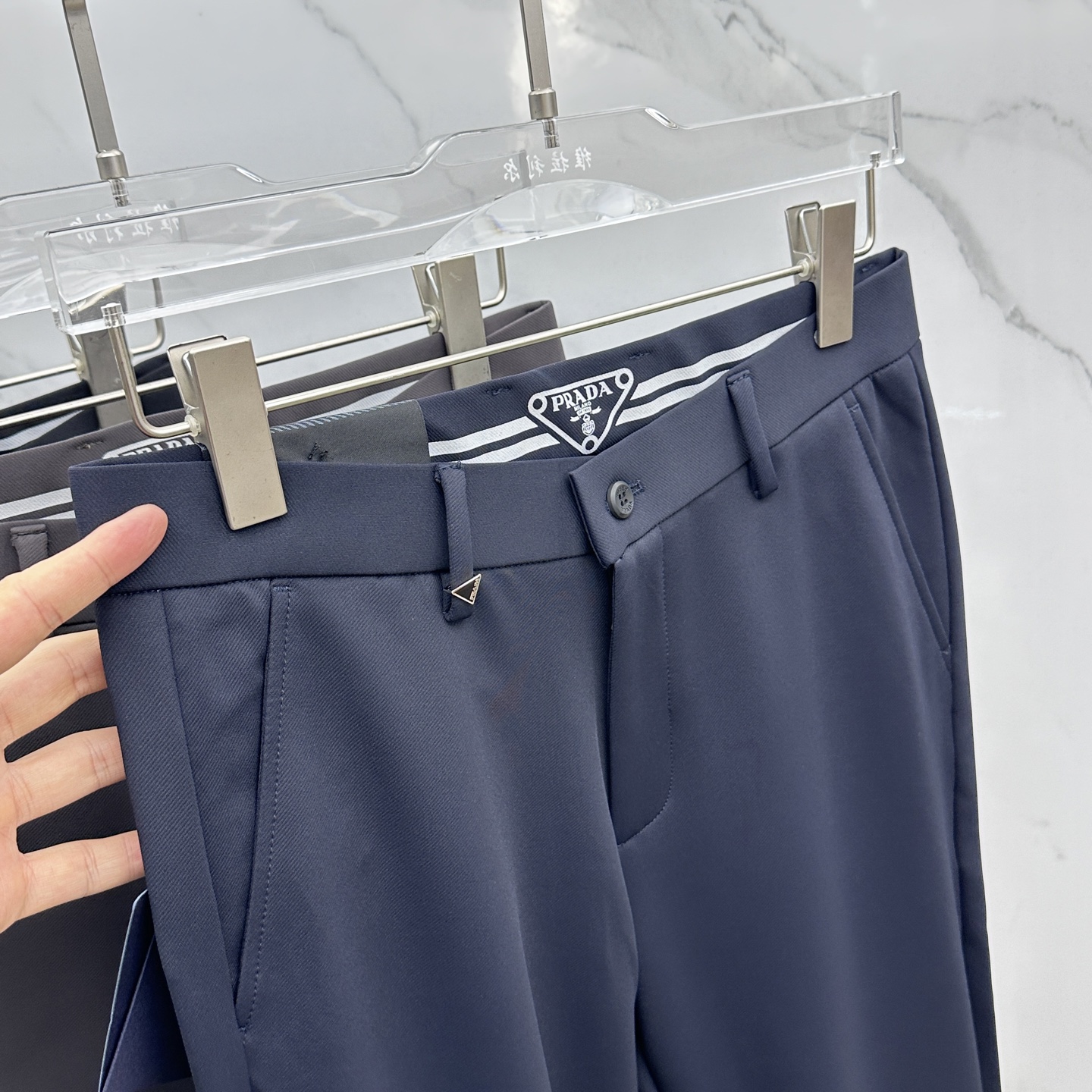 🆕Prada普拉达 2025早秋新品休闲裤西裤，官网同步发售，裤身工艺设计，进口客供辅料、面料定制，代工