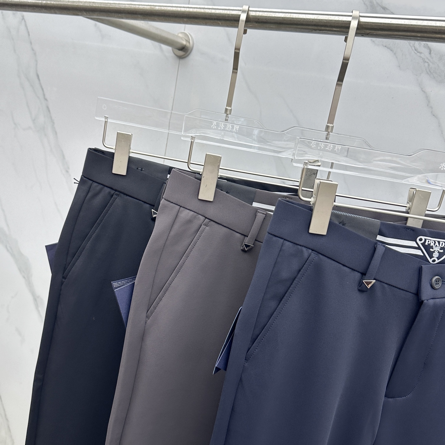 🆕Prada普拉达 2025早秋新品休闲裤西裤，官网同步发售，裤身工艺设计，进口客供辅料、面料定制，代工