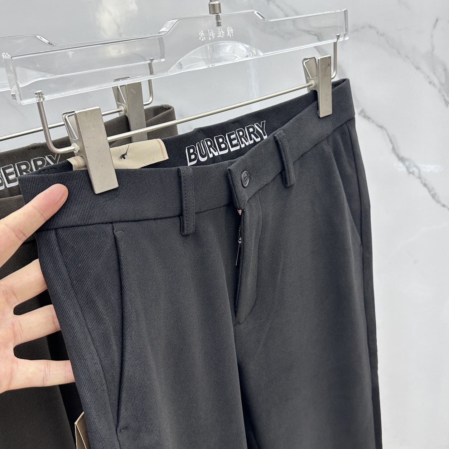 🆕Burberry巴宝莉 2025早秋新品休闲裤西裤，官网同步发售，裤身工艺设计，进口客供辅料、面料定制