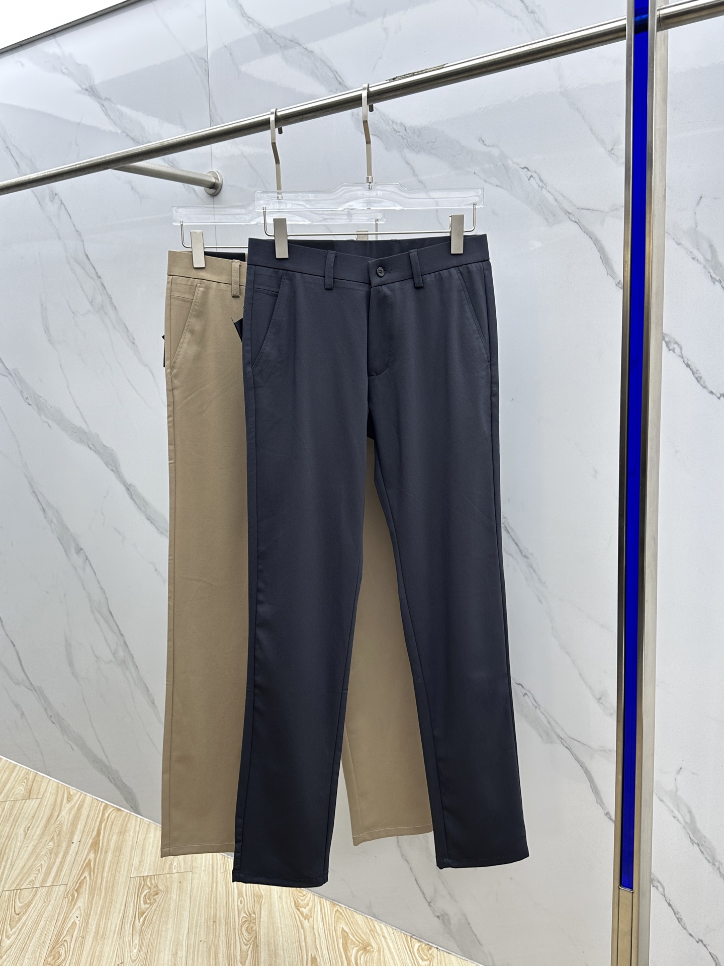 🆕Prada普拉达 2025早秋新品休闲裤西裤，官网同步发售，裤身工艺设计，进口客供辅料、面料定制，代工