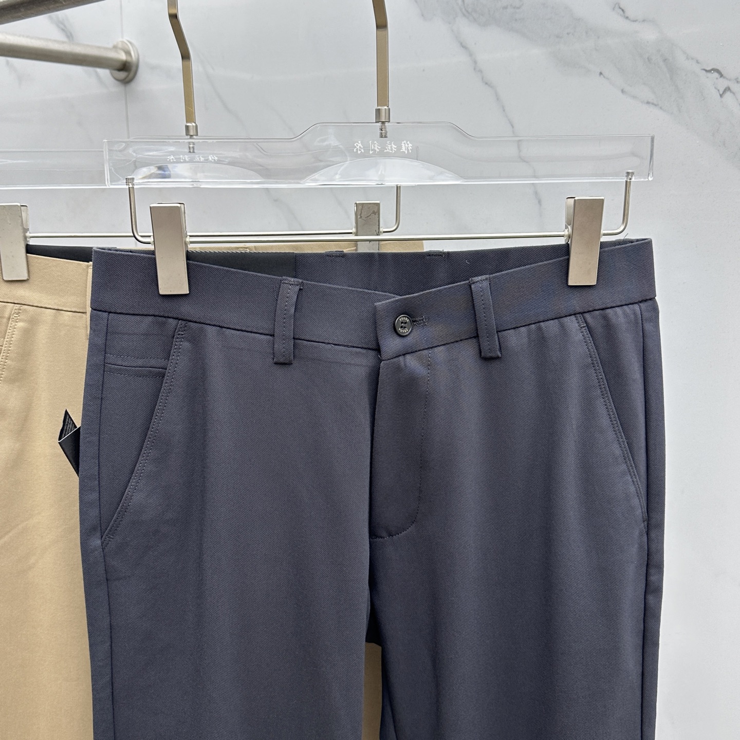 🆕Prada普拉达 2025早秋新品休闲裤西裤，官网同步发售，裤身工艺设计，进口客供辅料、面料定制，代工