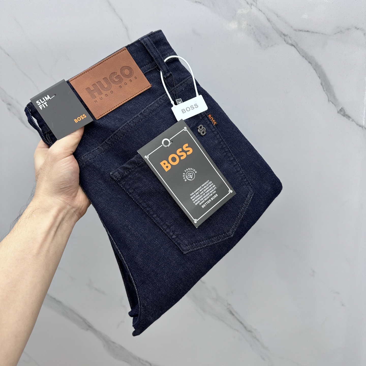 NO:518429,BOSS high-end customization, the latest jeans in early autumn 2025 are released simultaneously on the counter. Original customization reproduction. Customer-supplied hardware and accessories. Original quality. Imported fixed-color denim fabric. Heavy industry washing. Fine workmanship and excellent upper body!  Selected single products, complete three standards, original AX single product, number 29-38 without 37, jeans, alexander wang19860909BOSS 高端定制、2025早秋最新款牛仔裤 柜台同步发售 原版定制复刻 客供五金辅料 原单品质 进口固色牛仔面料 重工洗水 做工走线精细 上身绝佳！优选单品 三标齐全 AX原单出品 码数29-38无37,,jeans,alexander wang,Men's clothing