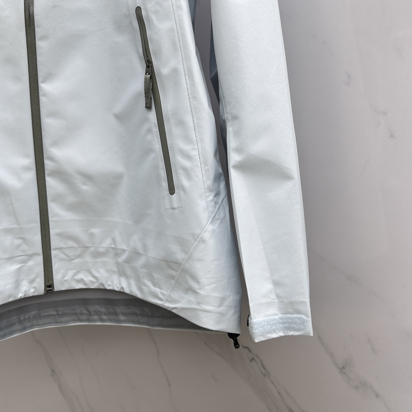 ￼  🆕ARCTERYX *始祖鸟𓅛

A𝗥𝗖𝗧𝗘𝗥𝗬𝗫 𝗕𝗮𝘁𝗲 𝗟𝘁 𝗝𝗮𝗰𝗸𝗲𝘁 硬壳防水系列 
