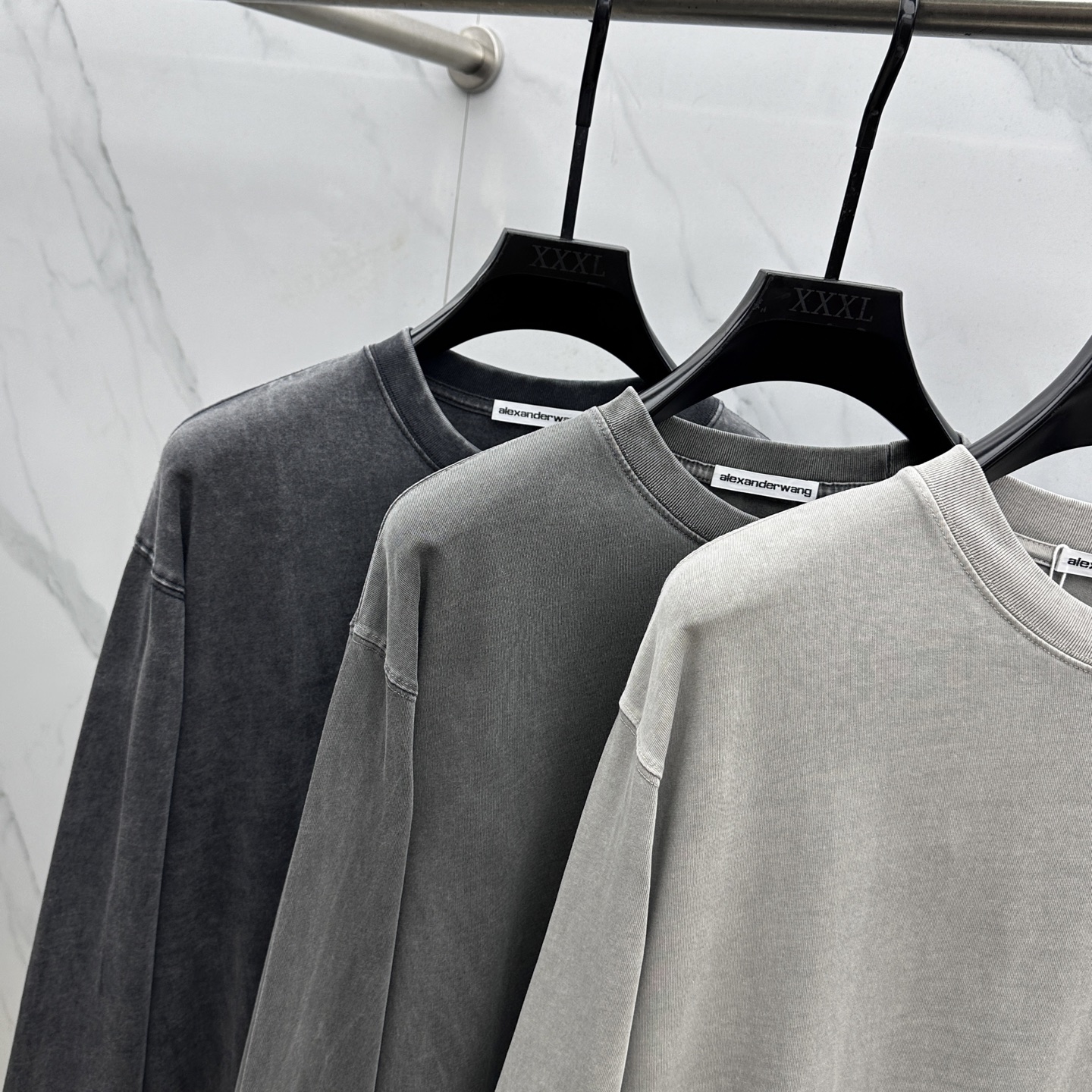  🆕Alexander Wang *亚历山大王
- 2025ss早秋爆款 圆领打底长T 经典标语发泡工艺