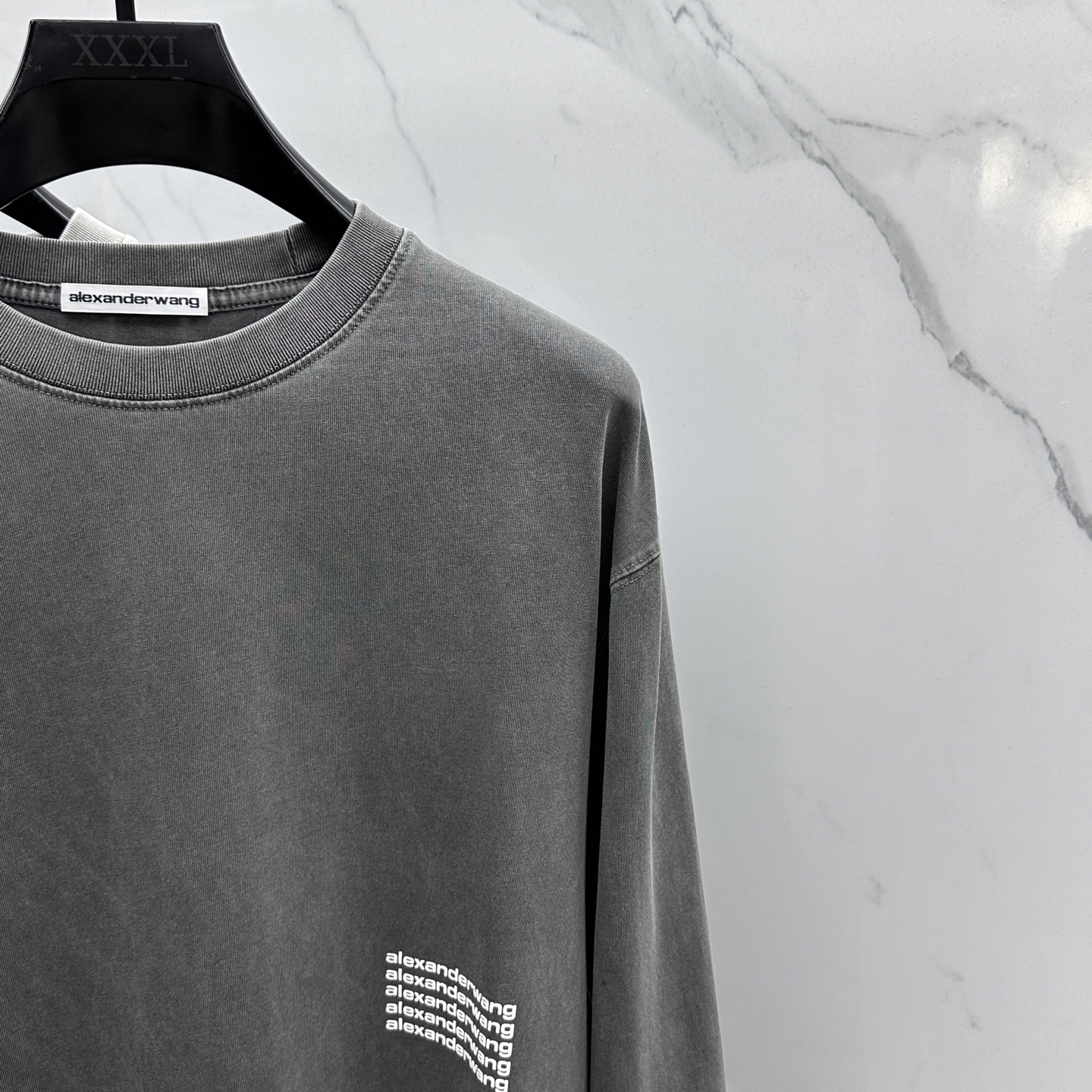  🆕Alexander Wang *亚历山大王
- 2025ss早秋爆款 圆领打底长T 经典标语发泡工艺