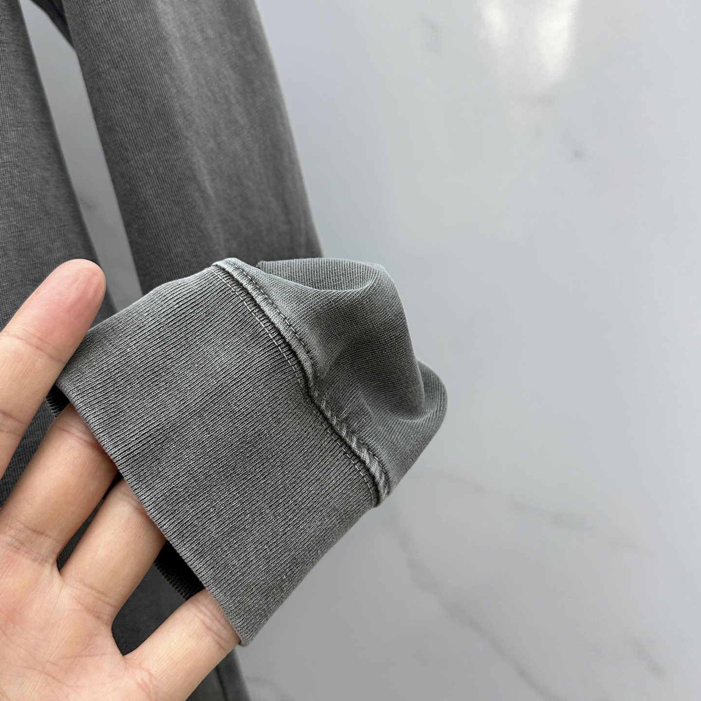  🆕Alexander Wang *亚历山大王
- 2025ss早秋爆款 圆领打底长T 经典标语发泡工艺