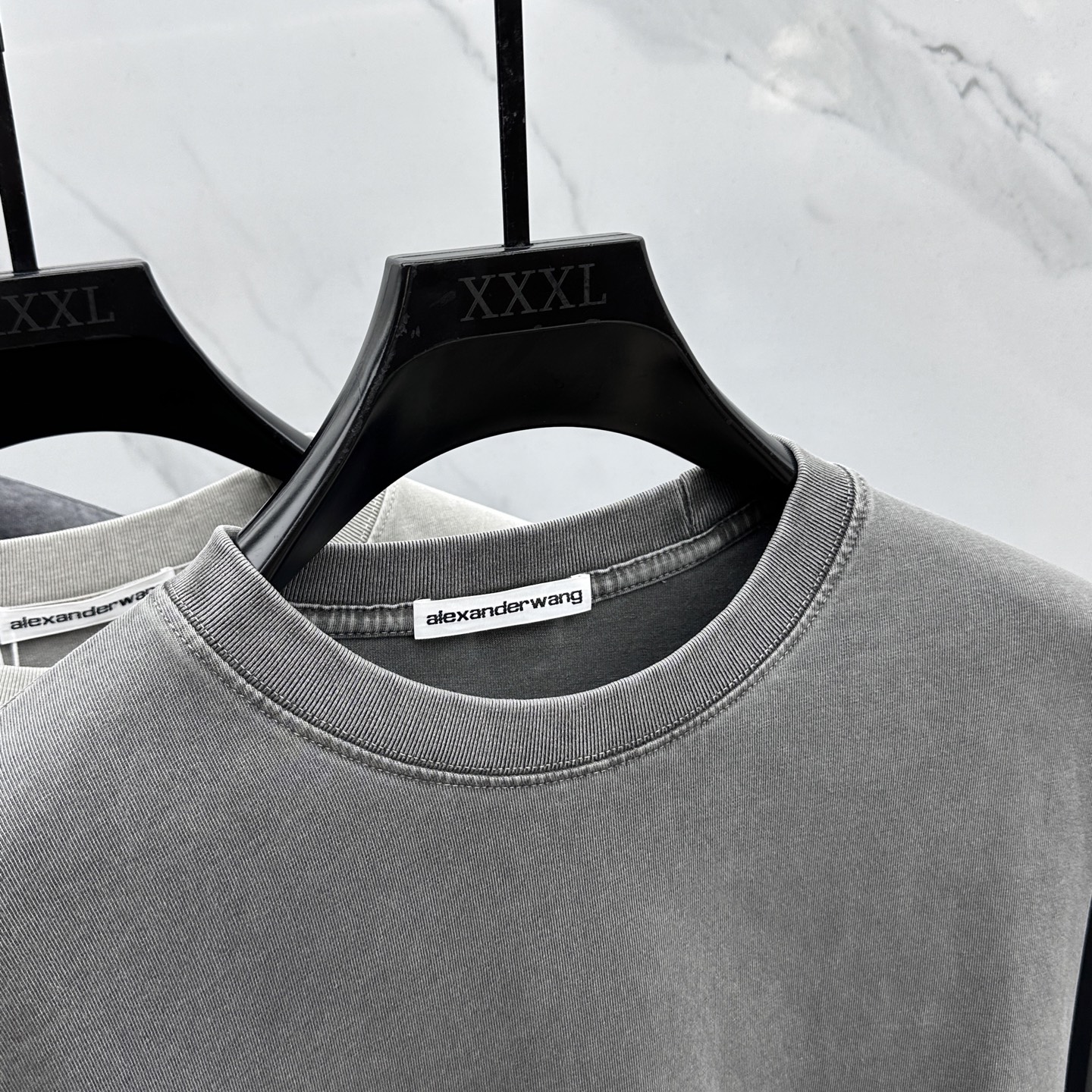  🆕Alexander Wang *亚历山大王
- 2025ss早秋爆款 圆领打底长T 经典标语发泡工艺