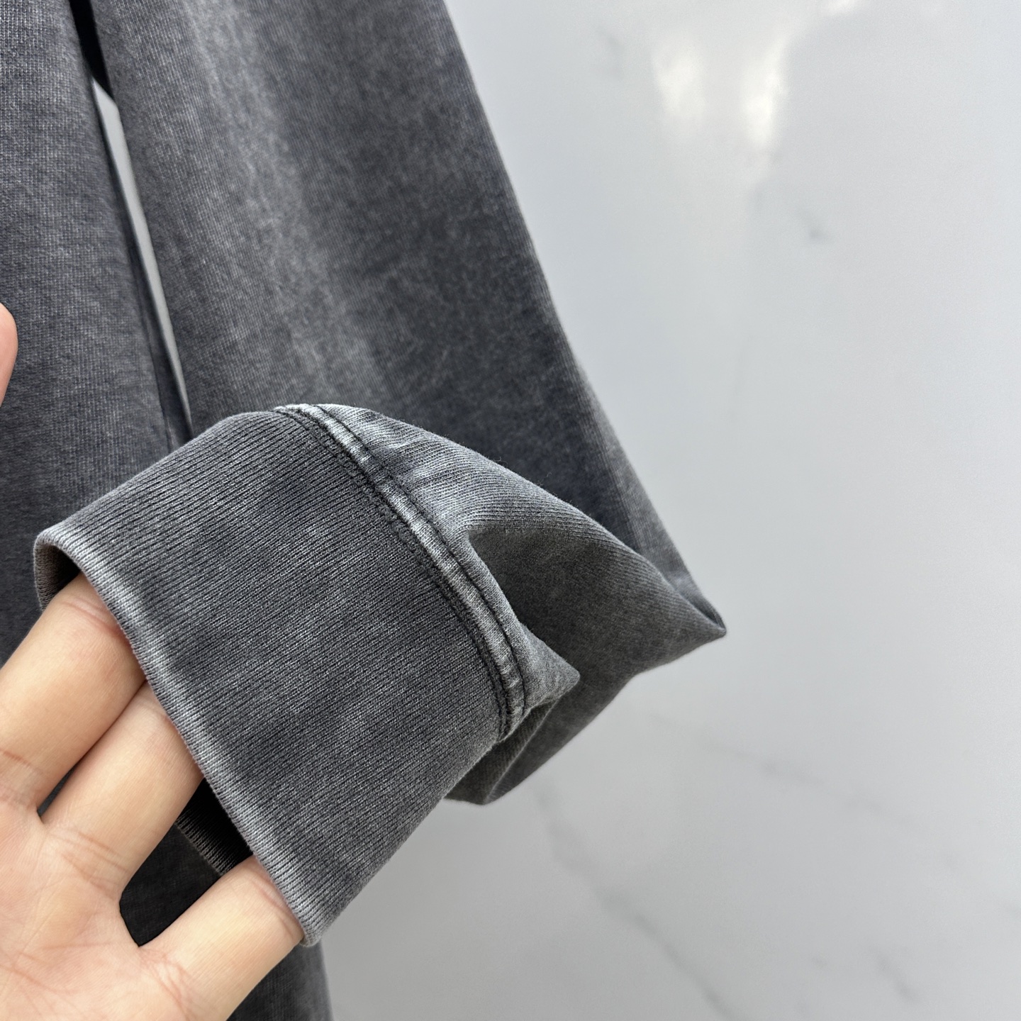  🆕Alexander Wang *亚历山大王
- 2025ss早秋爆款 圆领打底长T 经典标语发泡工艺