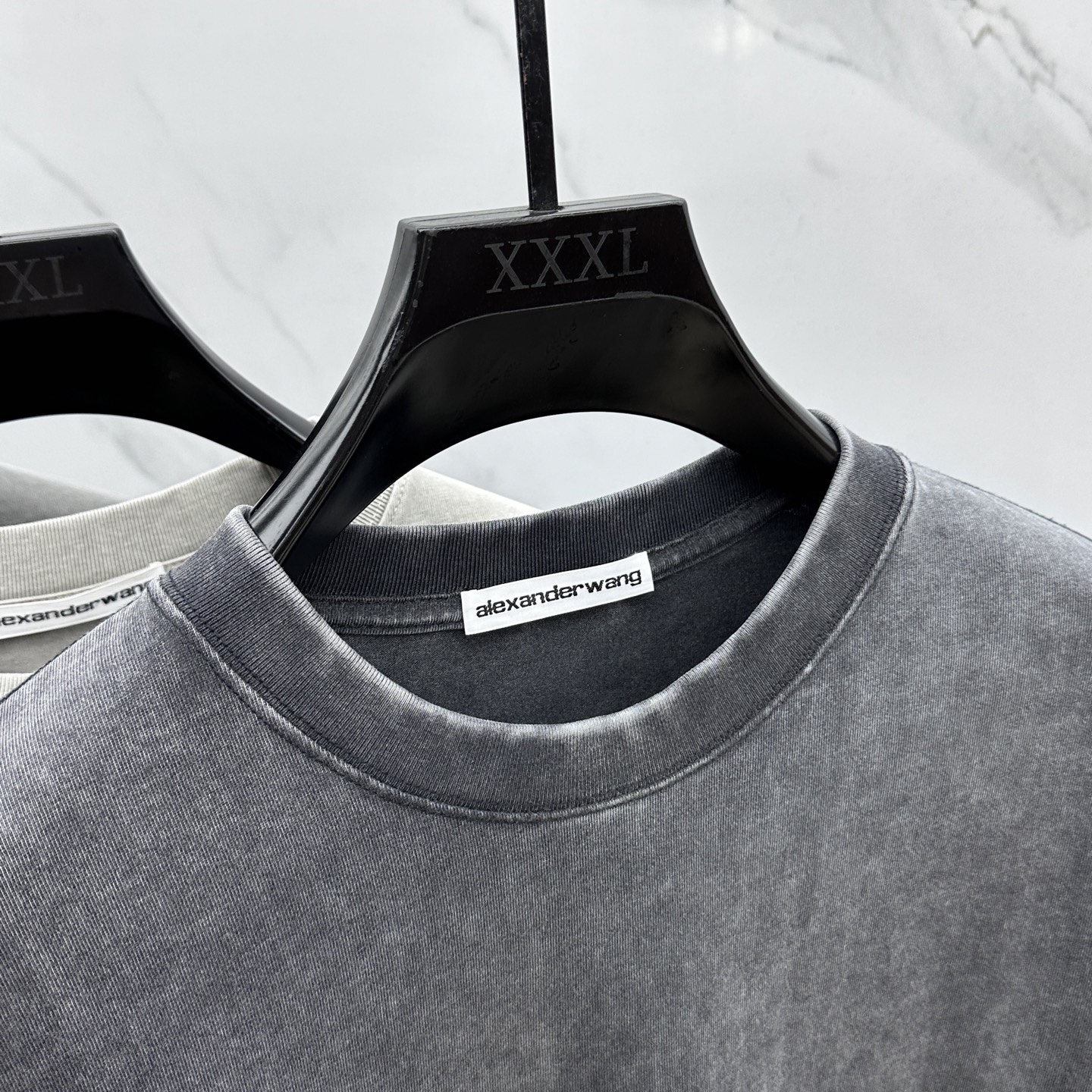  🆕Alexander Wang *亚历山大王
- 2025ss早秋爆款 圆领打底长T 经典标语发泡工艺