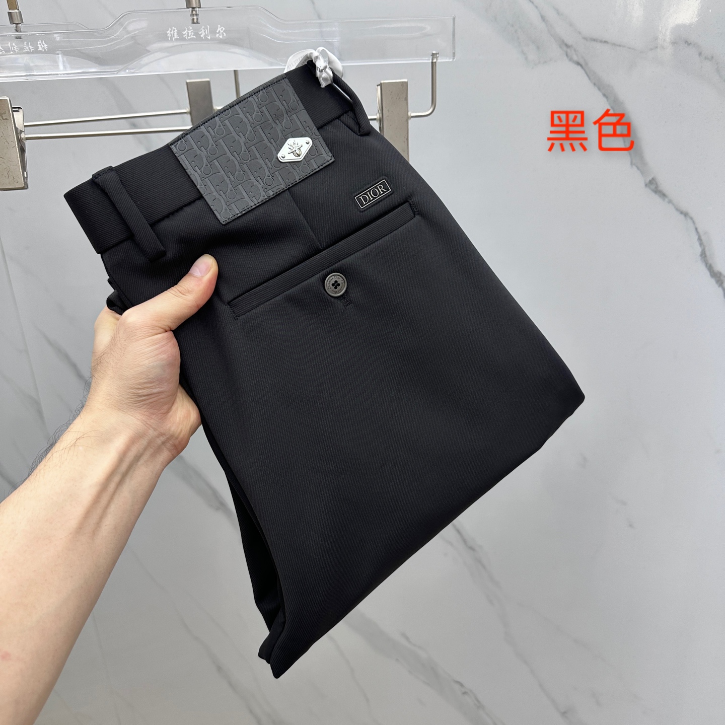 NO:518438,Dior 2025 early autumn new casual pants and trousers, released simultaneously on the official website, trouser body craft design, imported customer-supplied auxiliary materials, fabric customization, and OEM products are free of inspection!  Every detail is the ultimate, the original hardware accessories are trendy and stylish, and they are a must-have item for trendy people!  Original AX production!  Number of codes 29-40 has 35 no 37. 39, dior, dior, alexander wang19860909Dior迪奥 2025早秋新品休闲裤西裤,官网同步发售,裤身工艺设计,进口客供辅料、面料定制,代工厂出品免检！每个细节做到极致,原版五金配件,潮范十足、上身有型帅气,潮人必备单品！ AX原单出品！ 码数29-40有35无37. 39,,dior,dior,alexander wang,Men's clothing