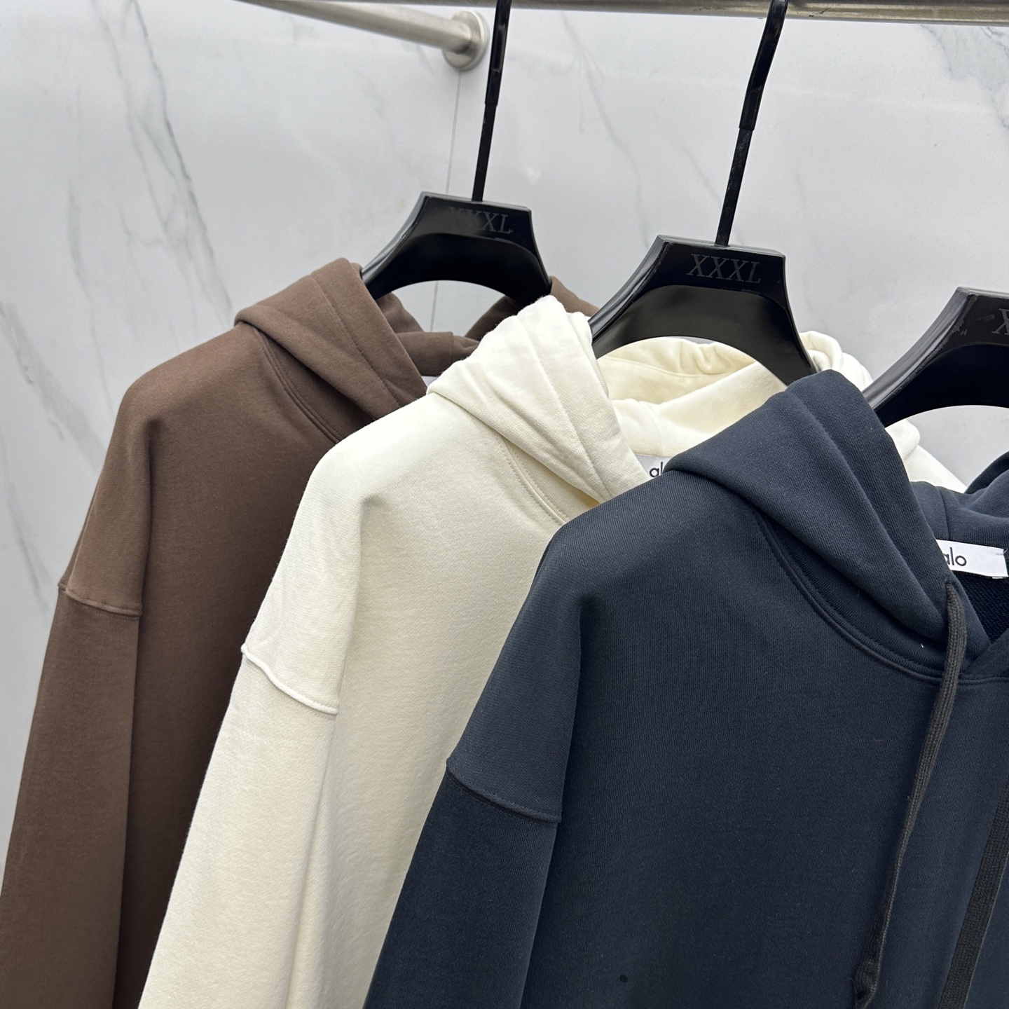 🆕alo 24FW早秋新款连帽卫衣，男女同款！独特吸引人的眼球，这一款卫衣品相品质都在线，舒适度，一如既