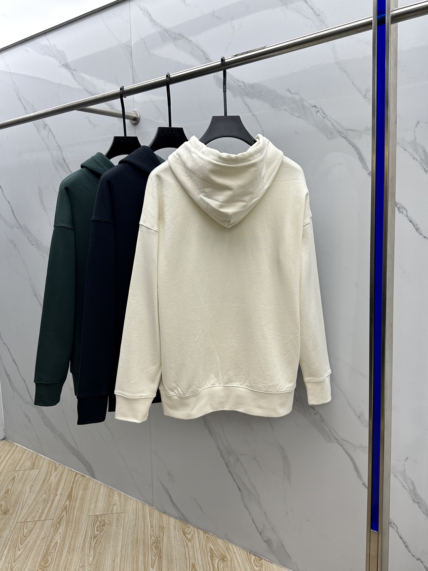 🆕AMI 24FW早秋新款连帽卫衣，男女同款！独特吸引人的眼球，这一款卫衣品相品质都在线，舒适度，一如既