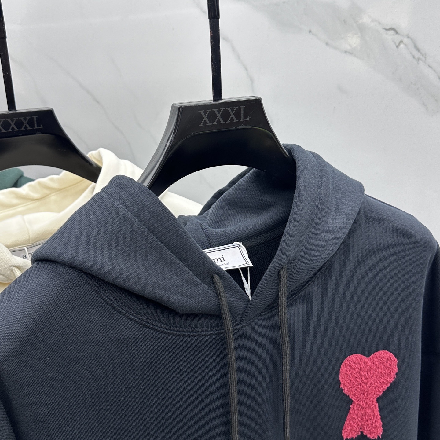 🆕AMI 24FW早秋新款连帽卫衣，男女同款！独特吸引人的眼球，这一款卫衣品相品质都在线，舒适度，一如既