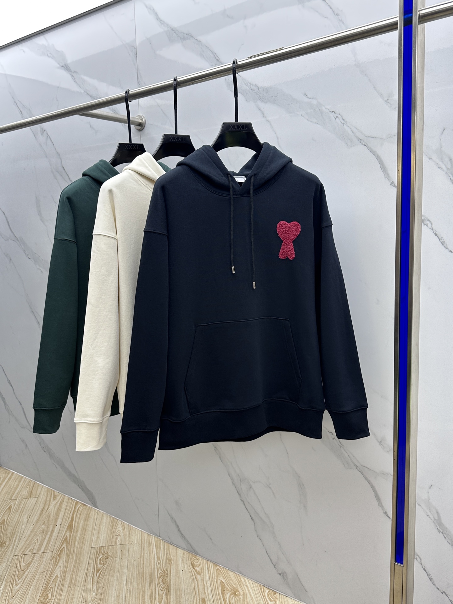 🆕AMI 24FW早秋新款连帽卫衣，男女同款！独特吸引人的眼球，这一款卫衣品相品质都在线，舒适度，一如既