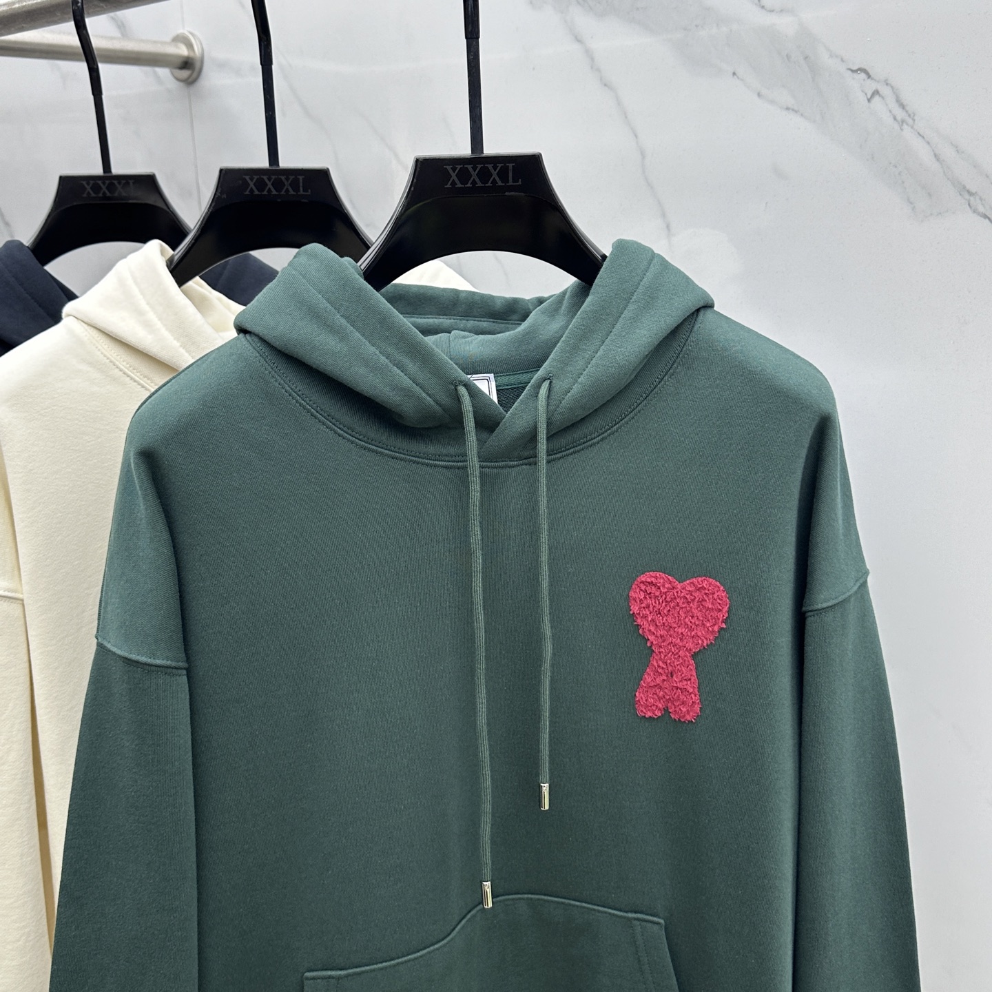 🆕AMI 24FW早秋新款连帽卫衣，男女同款！独特吸引人的眼球，这一款卫衣品相品质都在线，舒适度，一如既