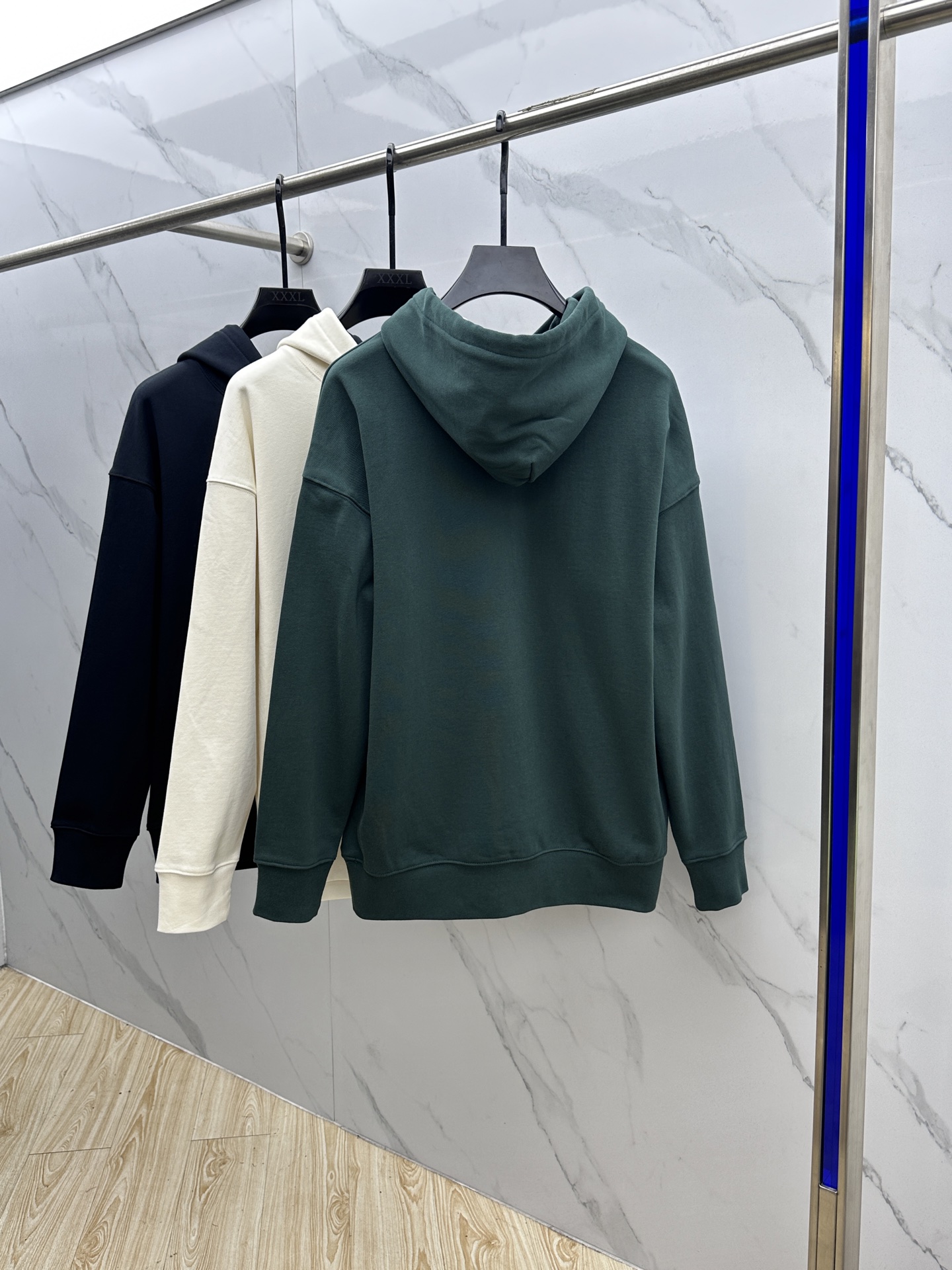 🆕AMI 24FW早秋新款连帽卫衣，男女同款！独特吸引人的眼球，这一款卫衣品相品质都在线，舒适度，一如既