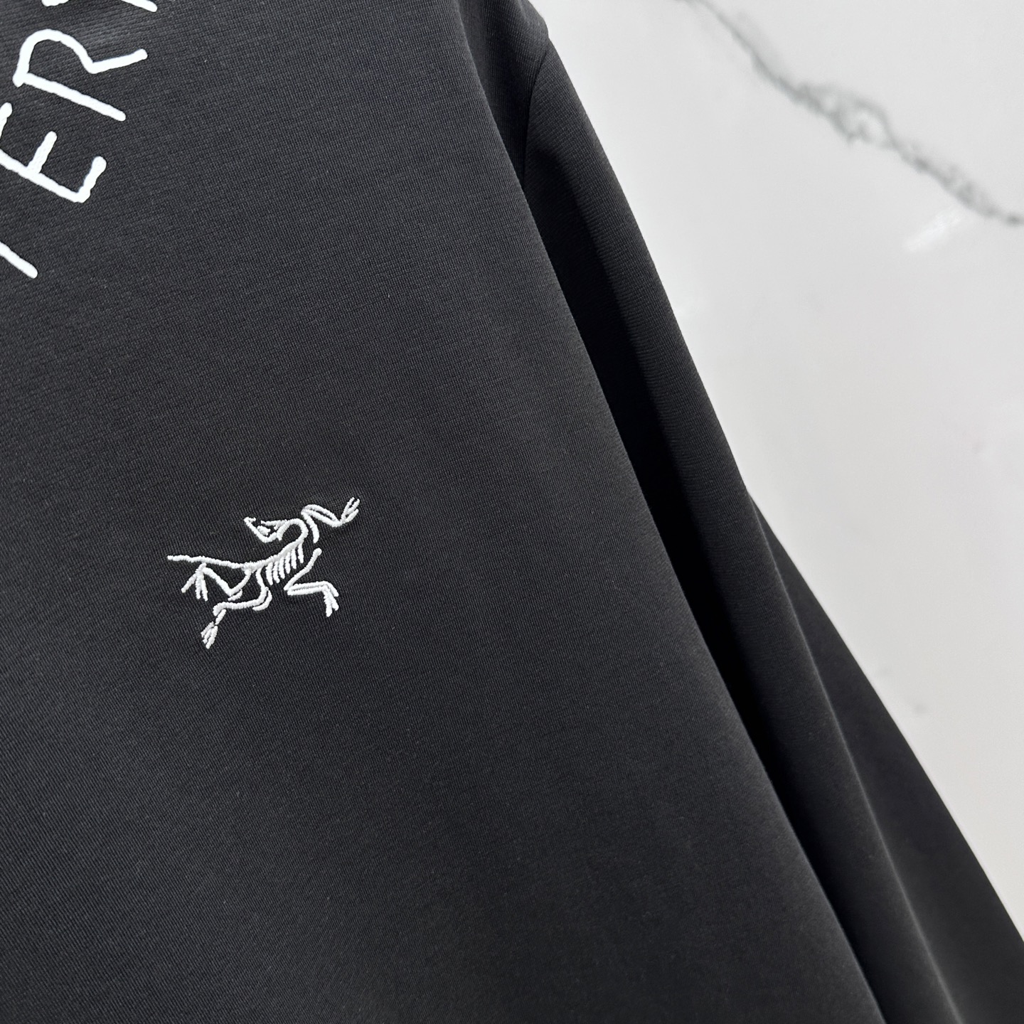 🆕ARCTERY*始祖鸟 2025SS秋季新款棉质长袖 T 恤，以当季色调传递典雅韵味，成就日常搭配佳选