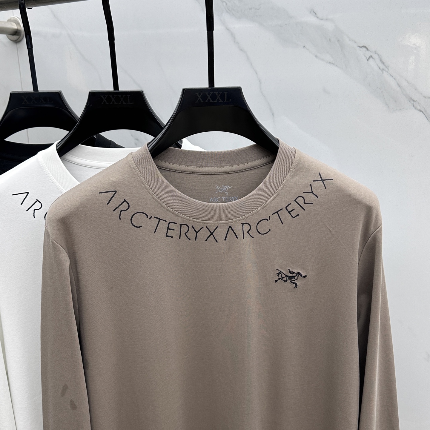 🆕ARCTERY*始祖鸟 2025SS秋季新款棉质长袖 T 恤，以当季色调传递典雅韵味，成就日常搭配佳选