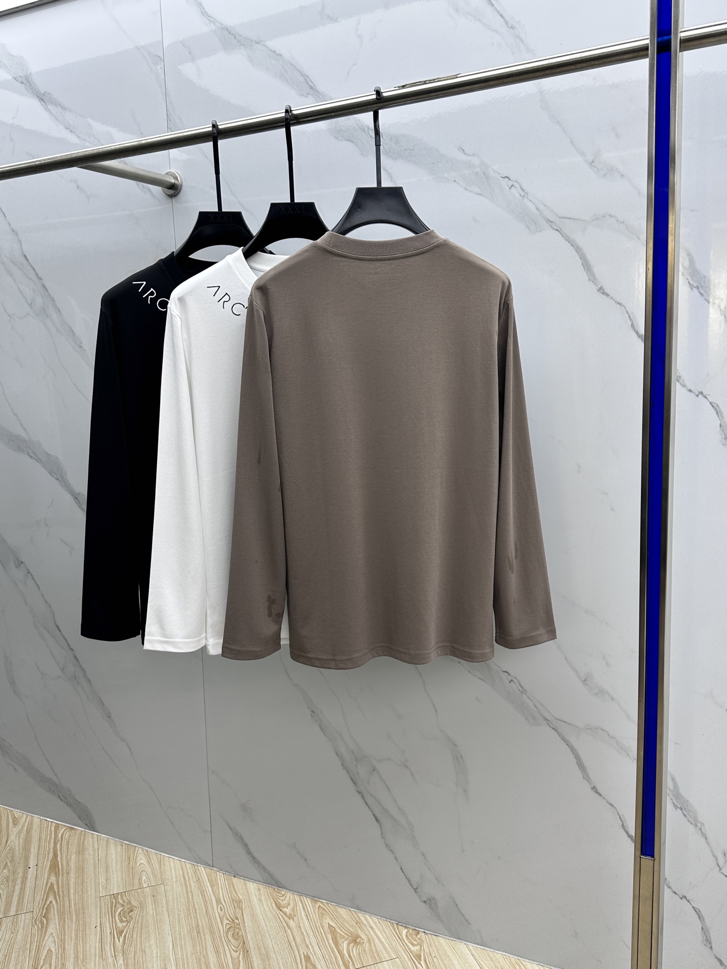 🆕ARCTERY*始祖鸟 2025SS秋季新款棉质长袖 T 恤，以当季色调传递典雅韵味，成就日常搭配佳选