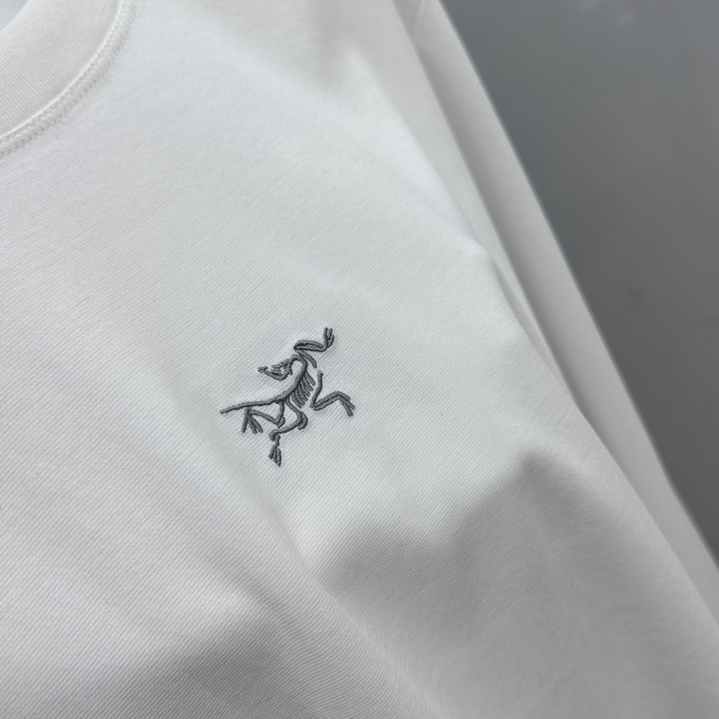 🆕ARCTERY*始祖鸟 2025SS秋季新款棉质长袖 T 恤，以当季色调传递典雅韵味，成就日常搭配佳选