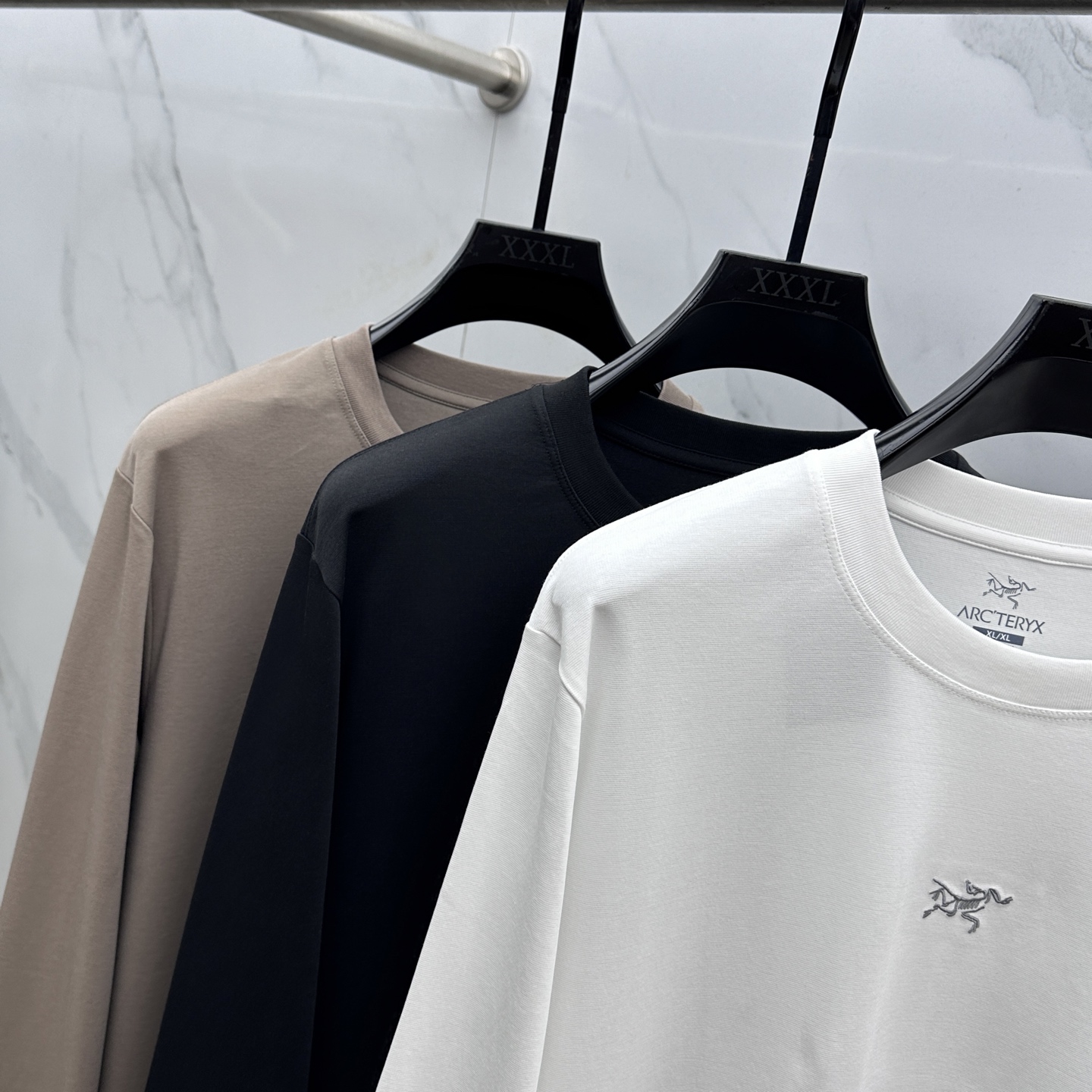 🆕ARCTERY*始祖鸟 2025SS秋季新款棉质长袖 T 恤，以当季色调传递典雅韵味，成就日常搭配佳选