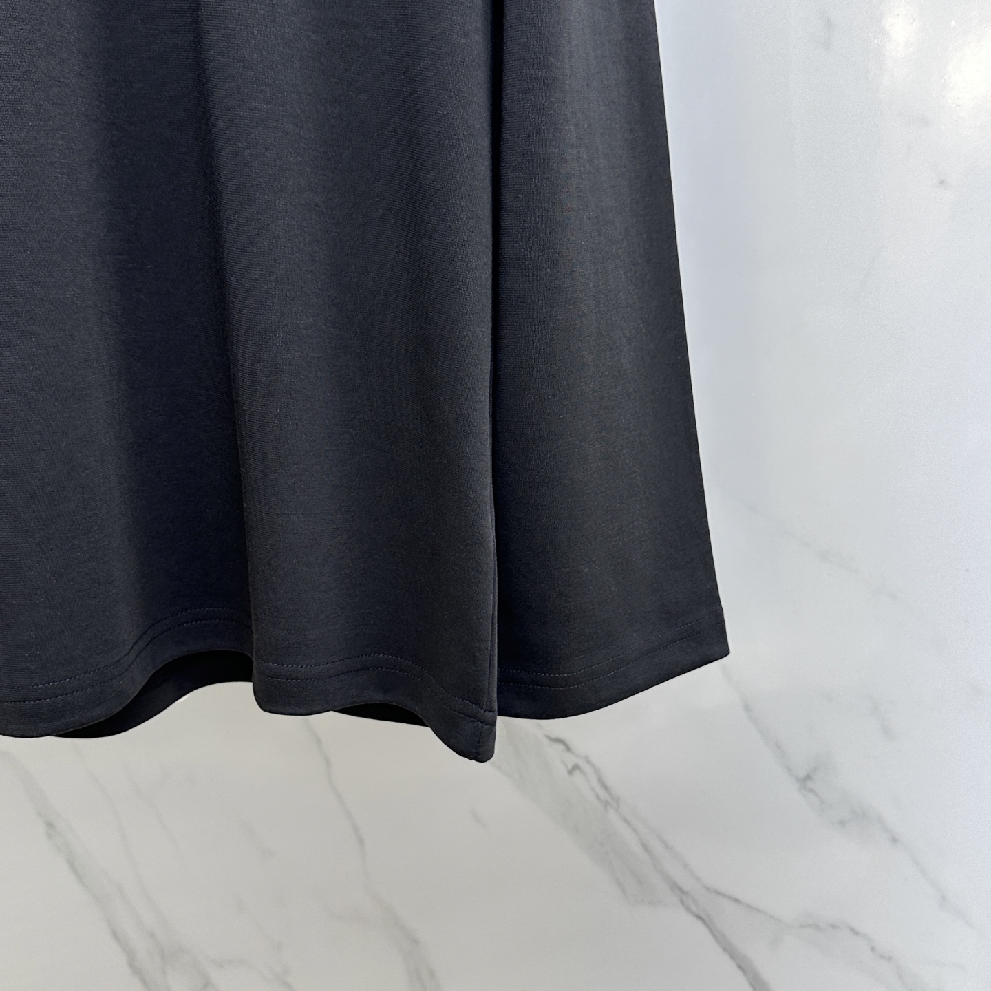 🆕ARCTERY*始祖鸟 2025SS秋季新款棉质长袖 T 恤，以当季色调传递典雅韵味，成就日常搭配佳选