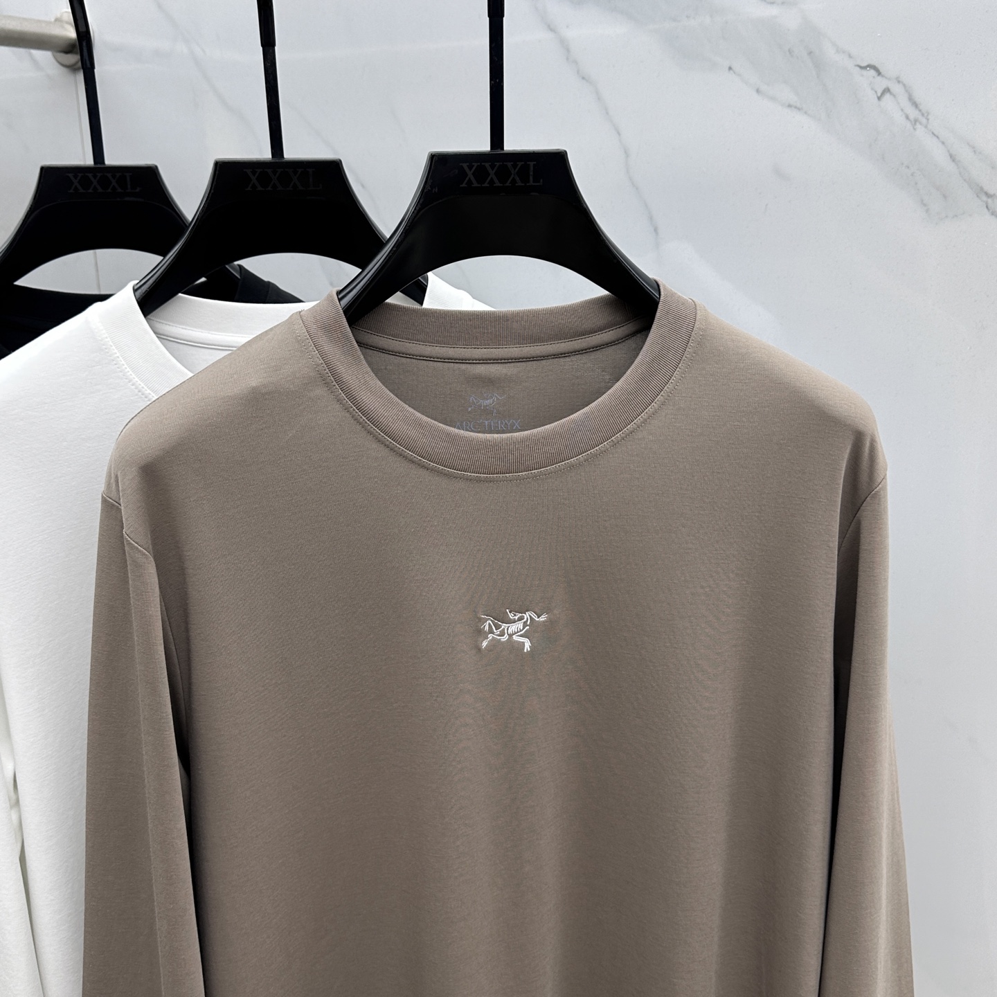 🆕ARCTERY*始祖鸟 2025SS秋季新款棉质长袖 T 恤，以当季色调传递典雅韵味，成就日常搭配佳选