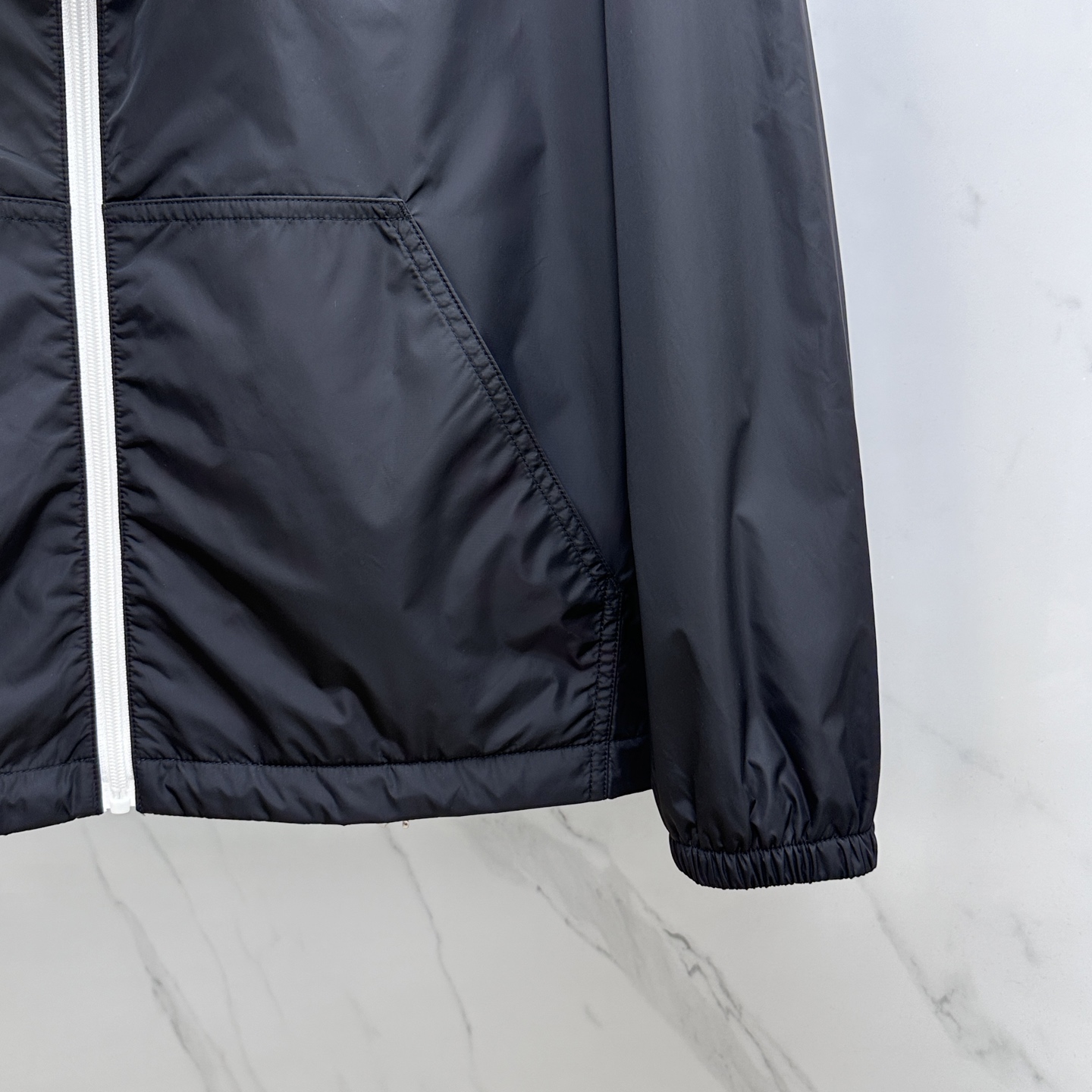 🆕PRAD* 普拉达，2025秋季最新品，同步有售，时尚休闲连帽外套，进口原版面料，做工极为复杂，唯一可