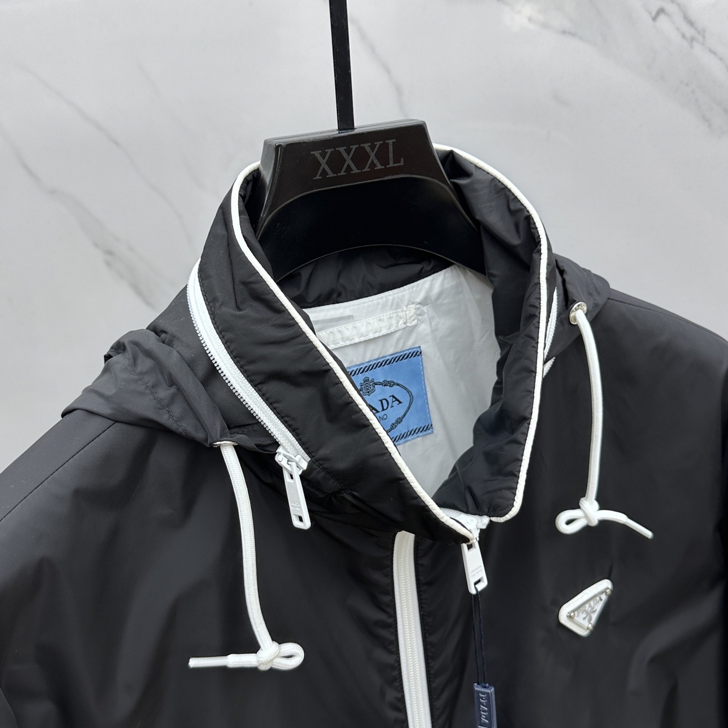 🆕PRAD* 普拉达，2025秋季最新品，同步有售，时尚休闲连帽外套，进口原版面料，做工极为复杂，唯一可