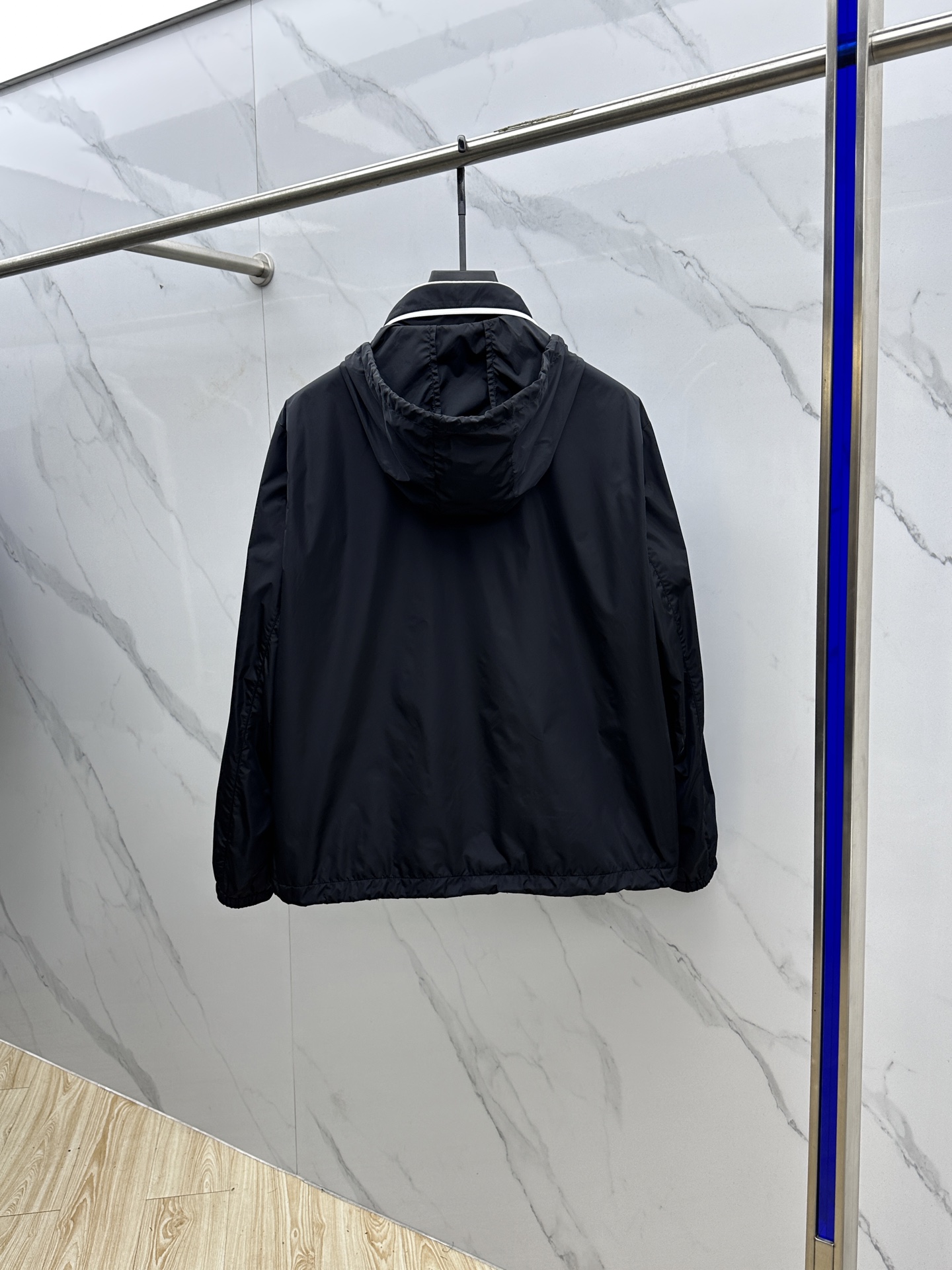 🆕PRAD* 普拉达，2025秋季最新品，同步有售，时尚休闲连帽外套，进口原版面料，做工极为复杂，唯一可