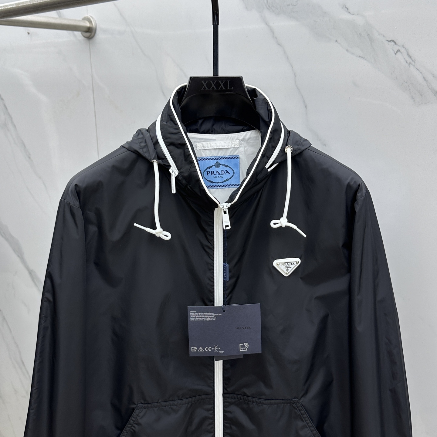 🆕PRAD* 普拉达，2025秋季最新品，同步有售，时尚休闲连帽外套，进口原版面料，做工极为复杂，唯一可